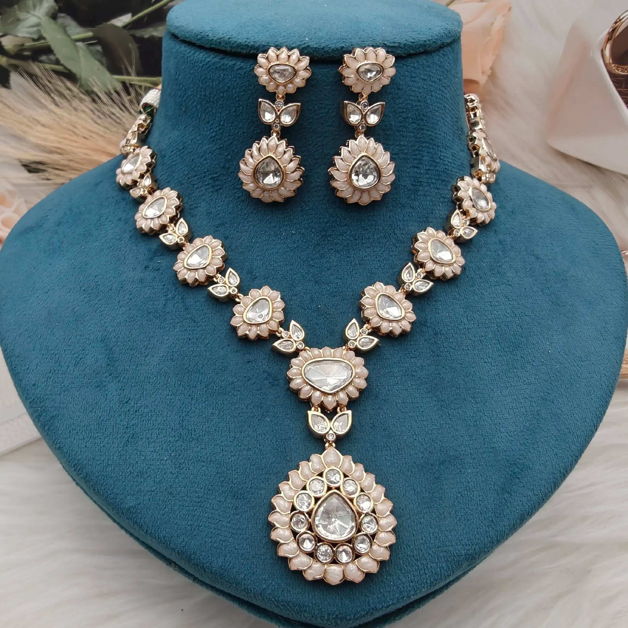 Yasmin Sunheri Moissanite Kundan Epoxy Necklace Set - White