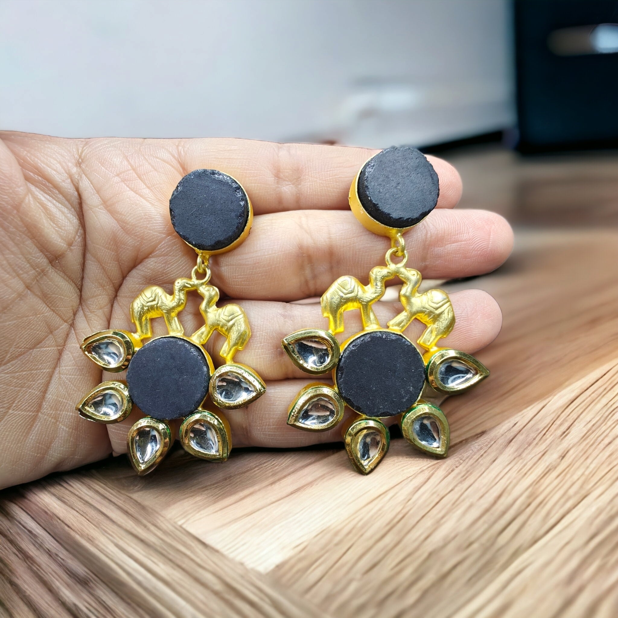 Atibha Druzy Kundan Camel Earrings- Black