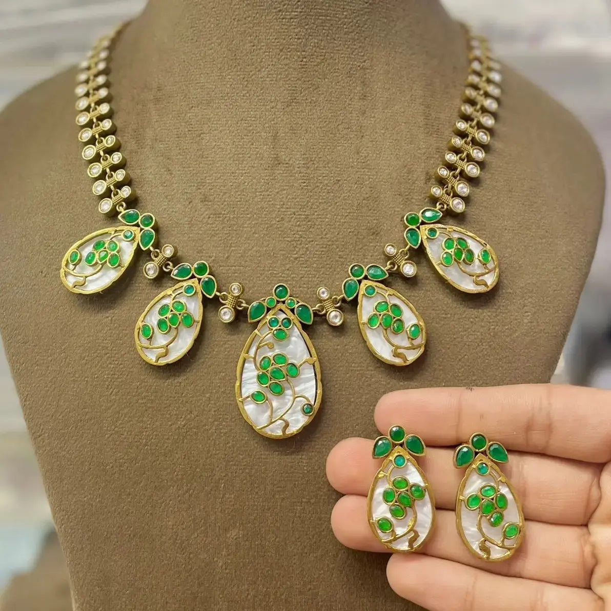Anam Shell Stone Necklace Set- Green