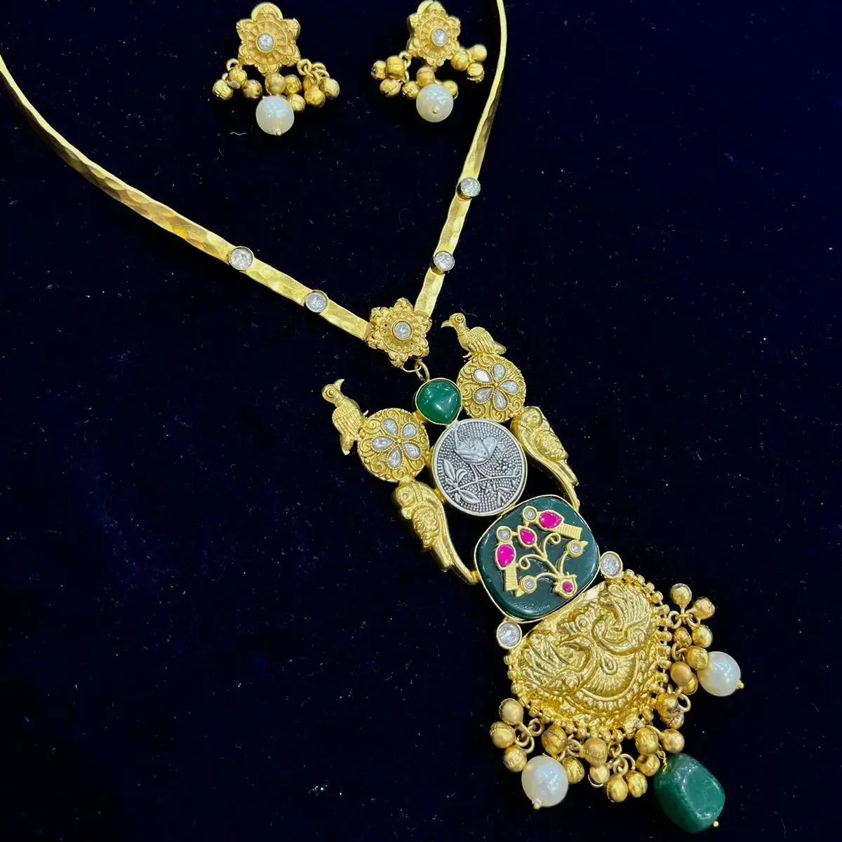 Suhana Panchi Amrapali Hasli Necklace Set