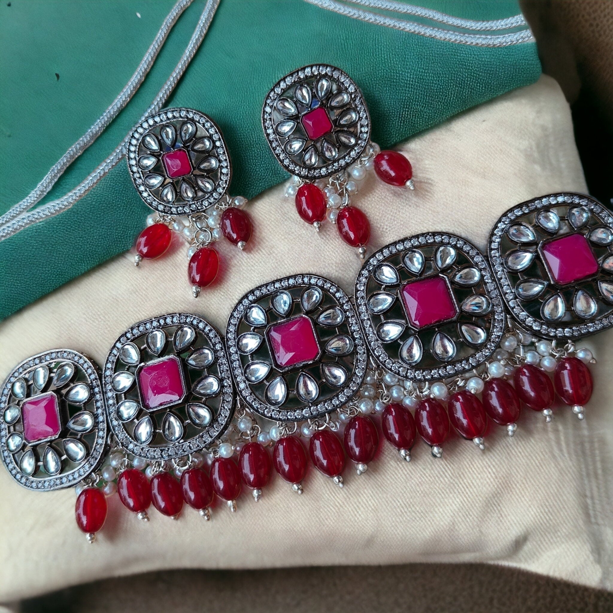 Evelyn Choker- Hot pink