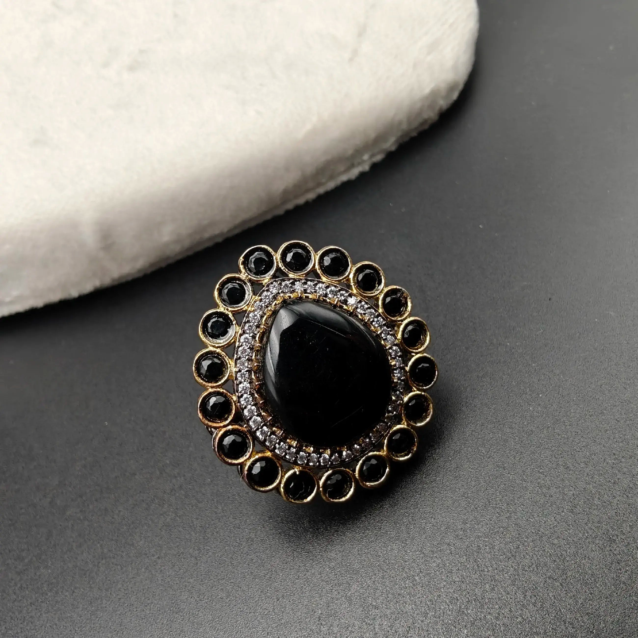 Mrinal Monalisa Adjustable Finger Ring- Black
