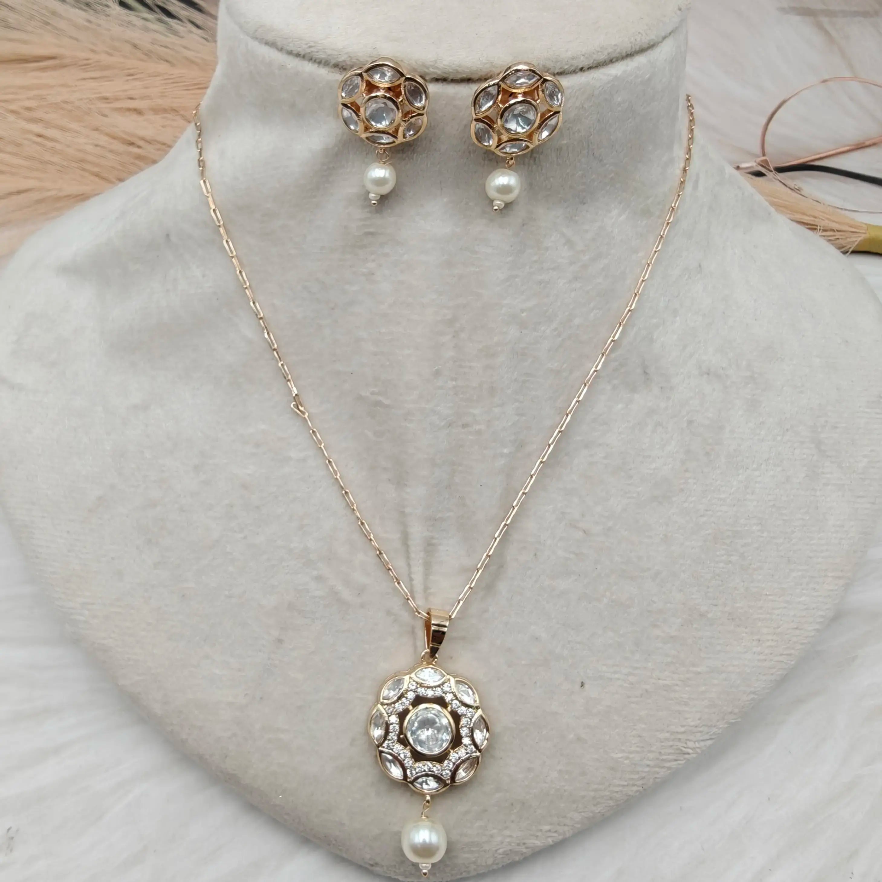 Vani Sunheri Kundan Pendant Set- White