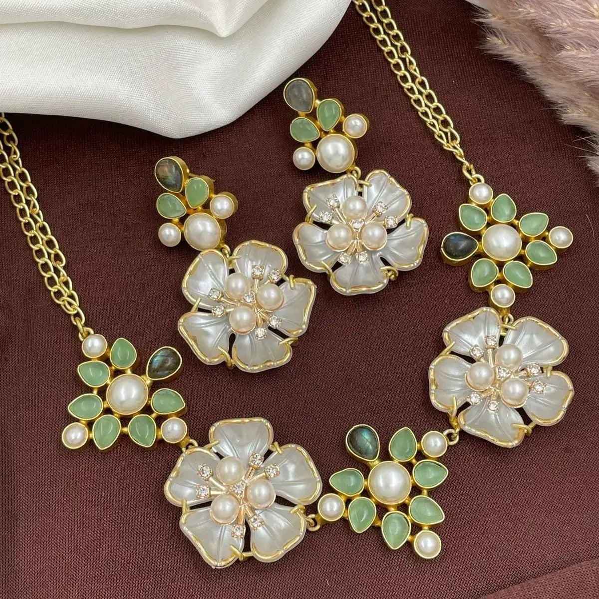 Rizwana Mother Of Pearl Necklace Set