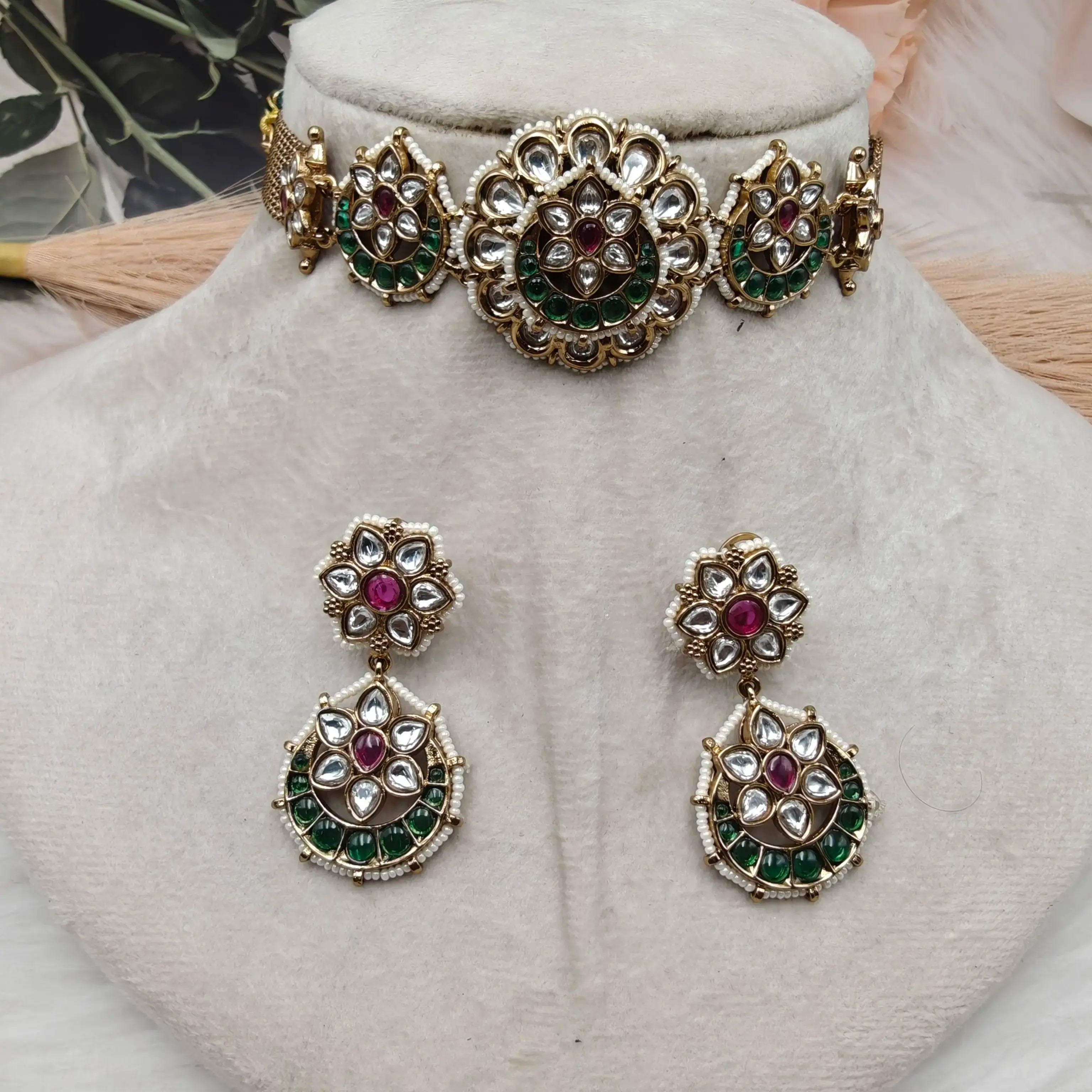 Rajsi Riwaayat Jadau Kundan Choker Set- Multi