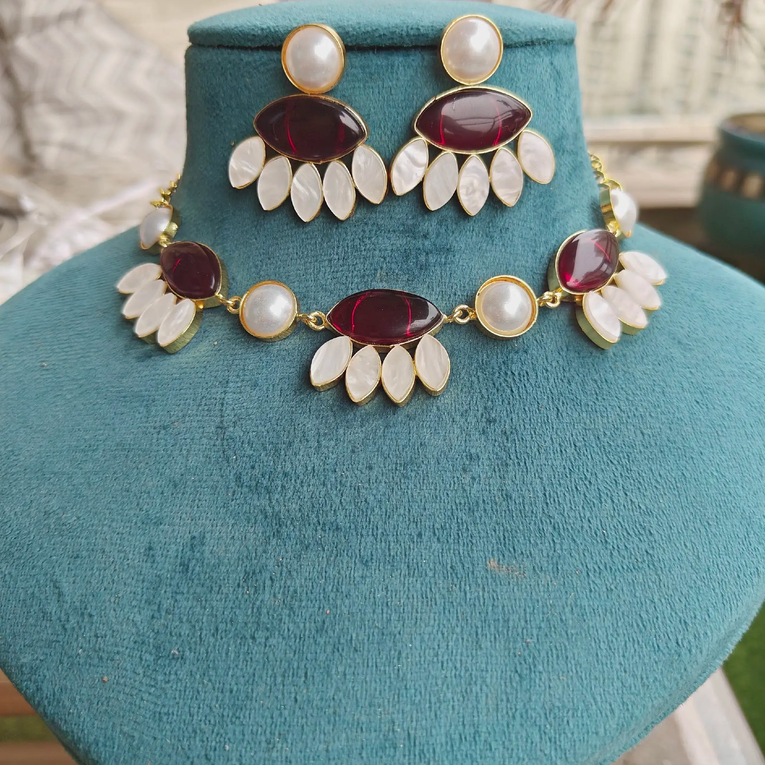 Naina Monalisa And Shell Stone Necklace Set- Maroon