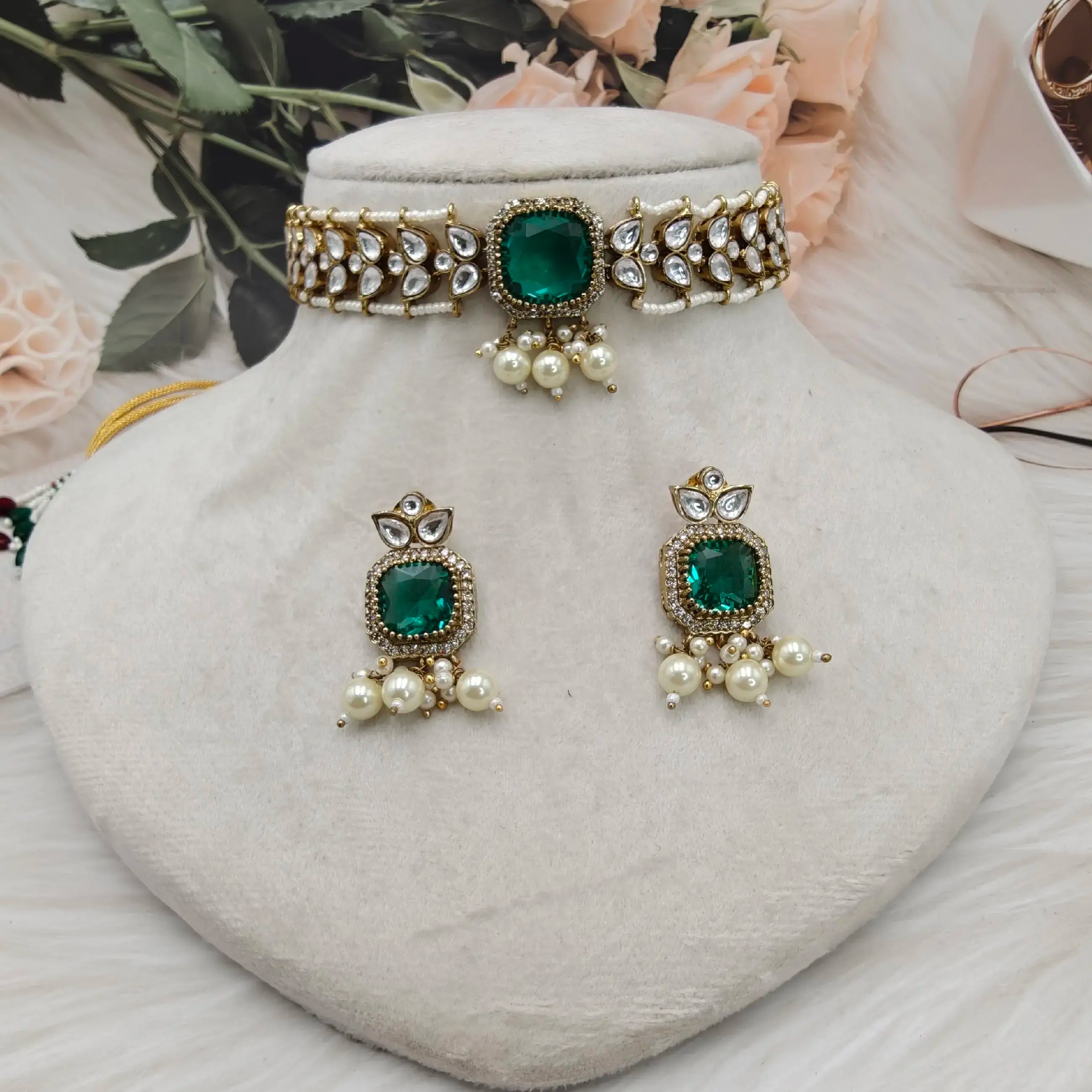 Anvita Polki Kundan Sleek Choker- Aqua Green