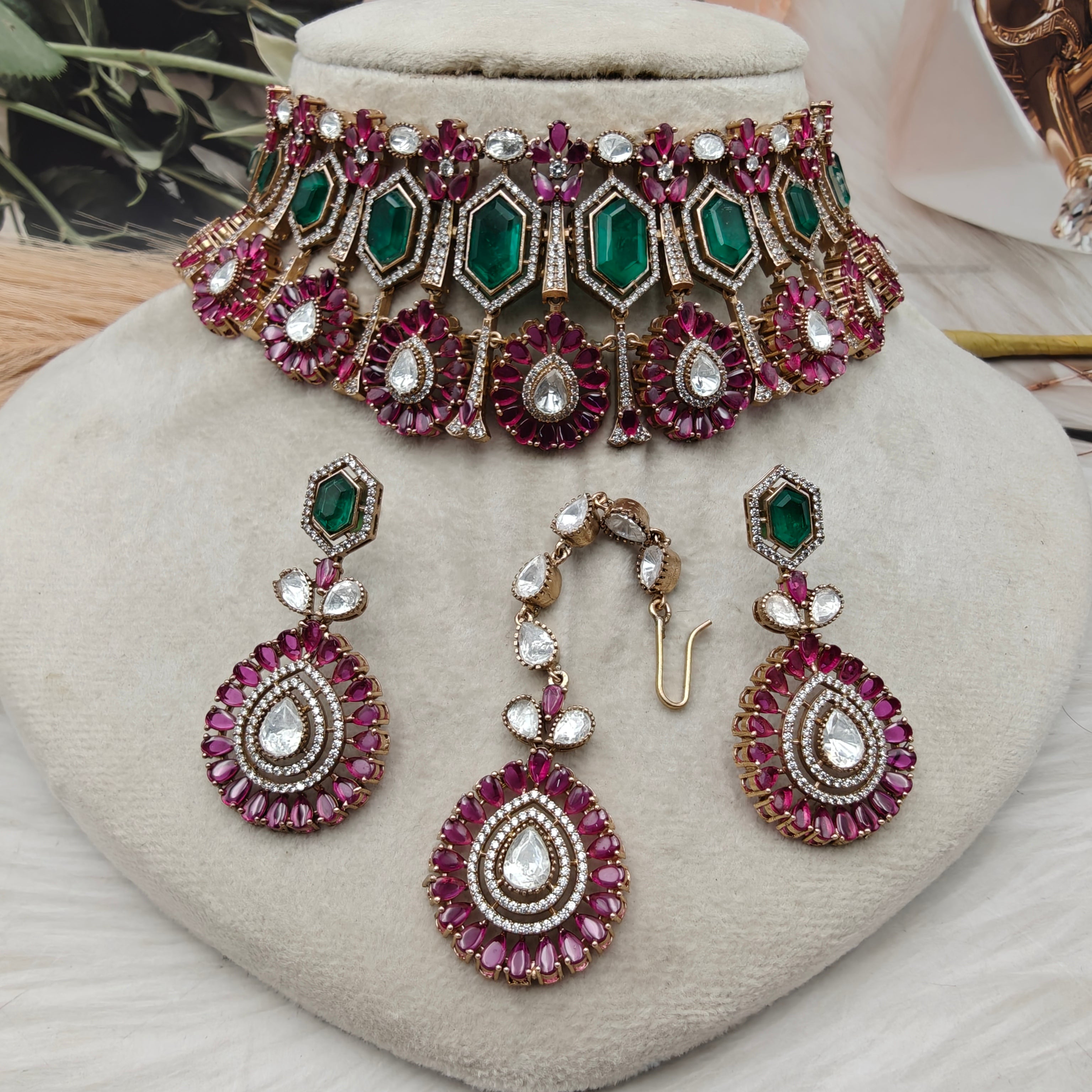 Heartstealer Luxury Choker Necklace Set - Ruby Green