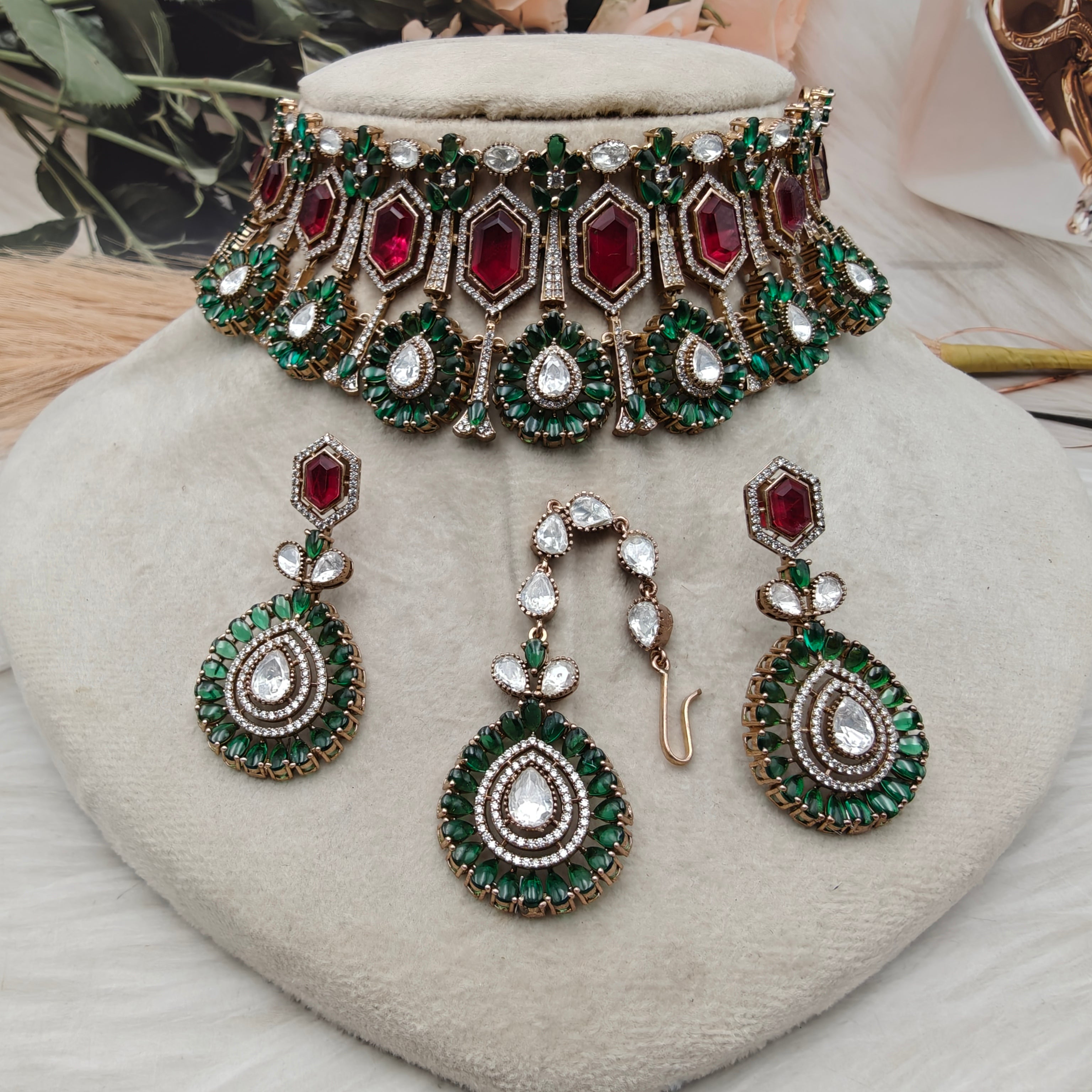 Heartstealer Luxury Choker Necklace Set - Green n Red