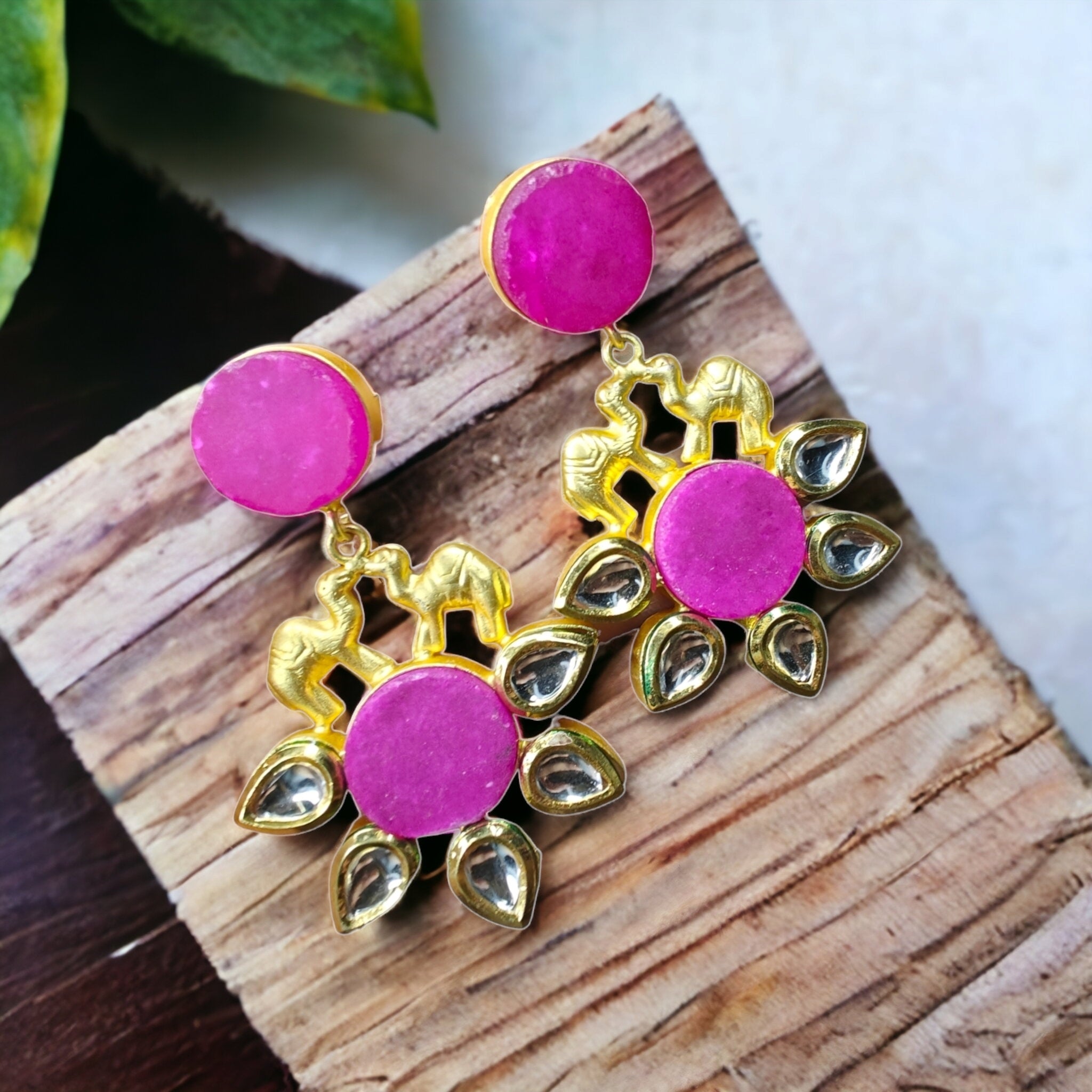 Atibha Druzy Kundan Camel Earrings- Pink