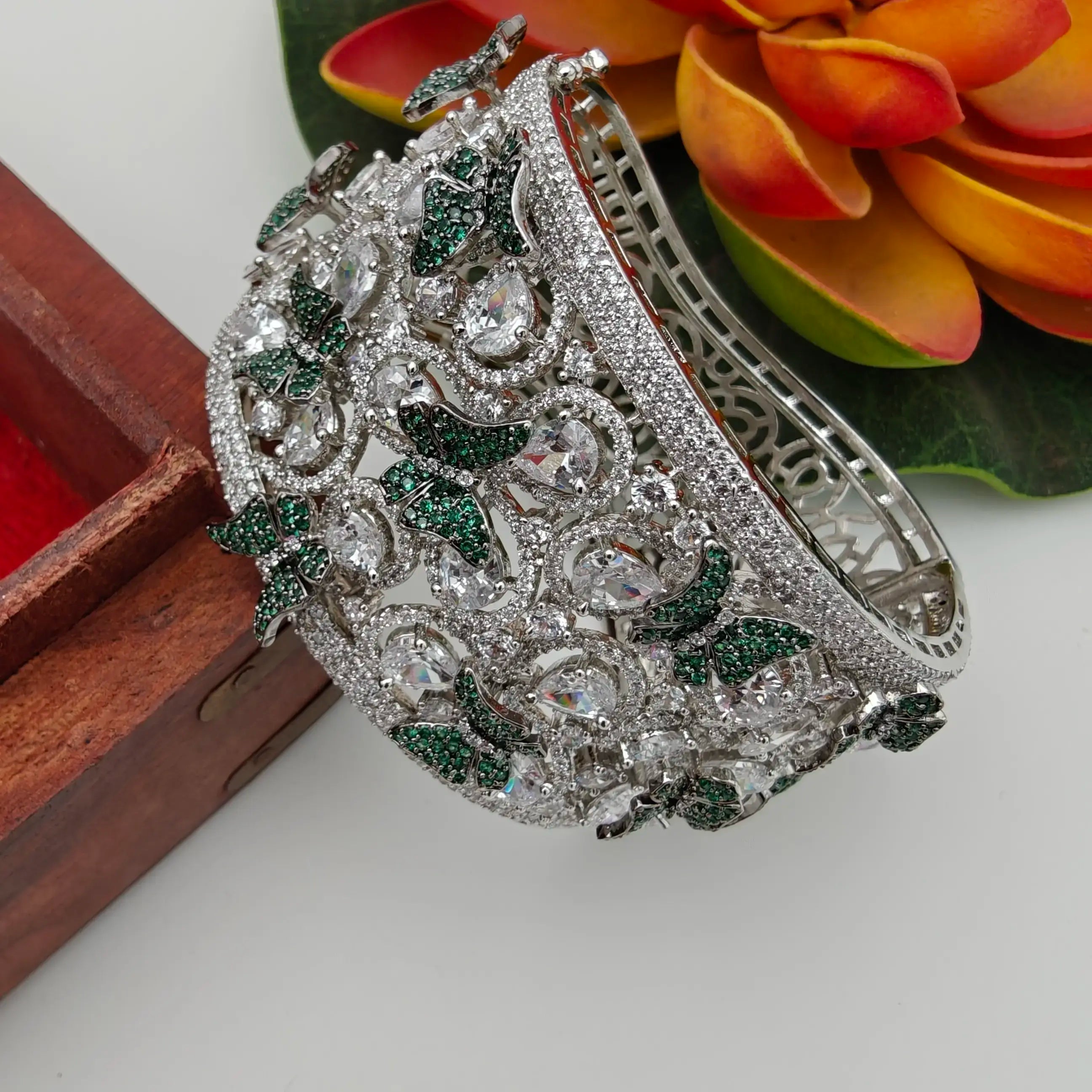 Butterfly Invisible Setting Zirconia Bracelet - Green