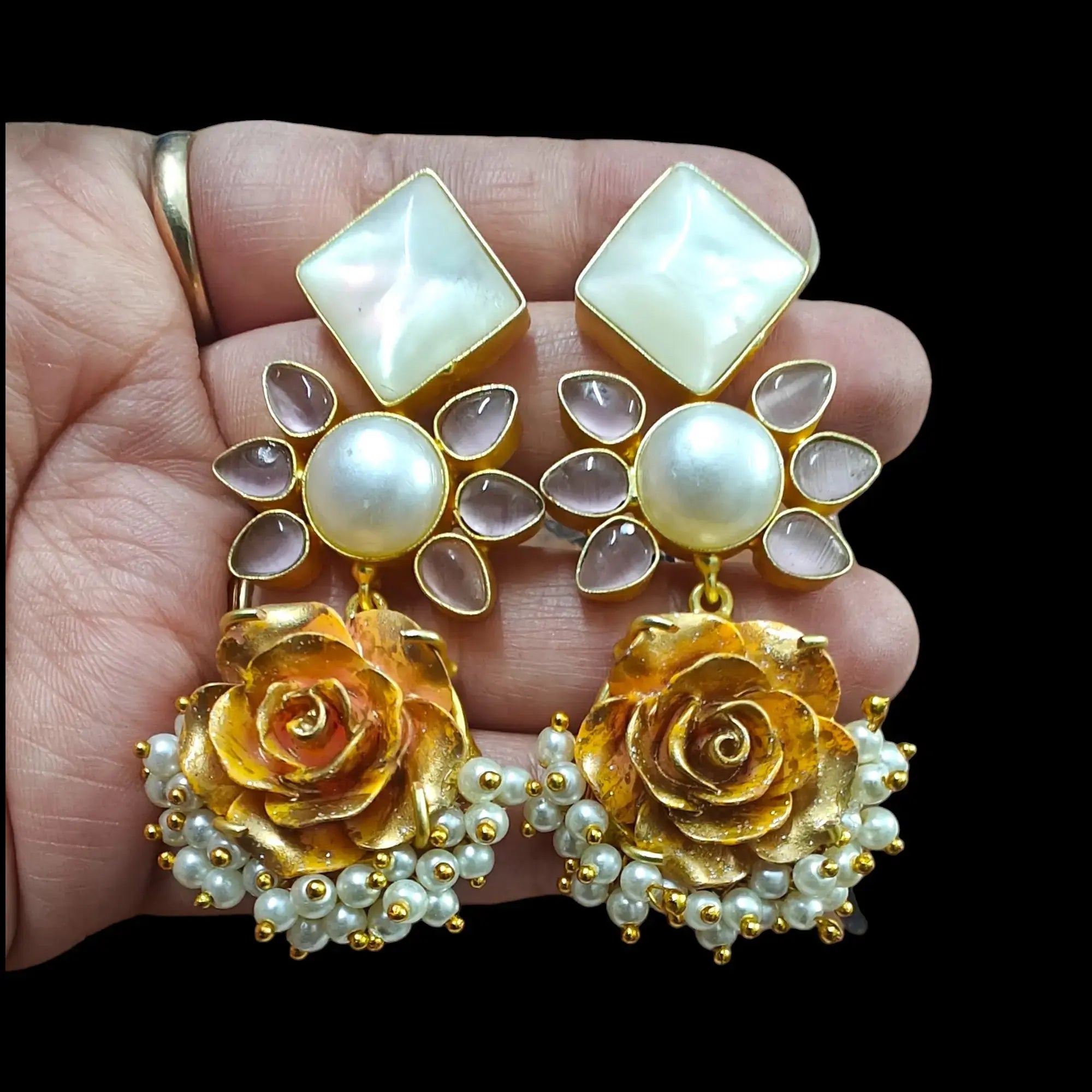Mother Of Pearl Monalisa Gulab Earrings - Peach