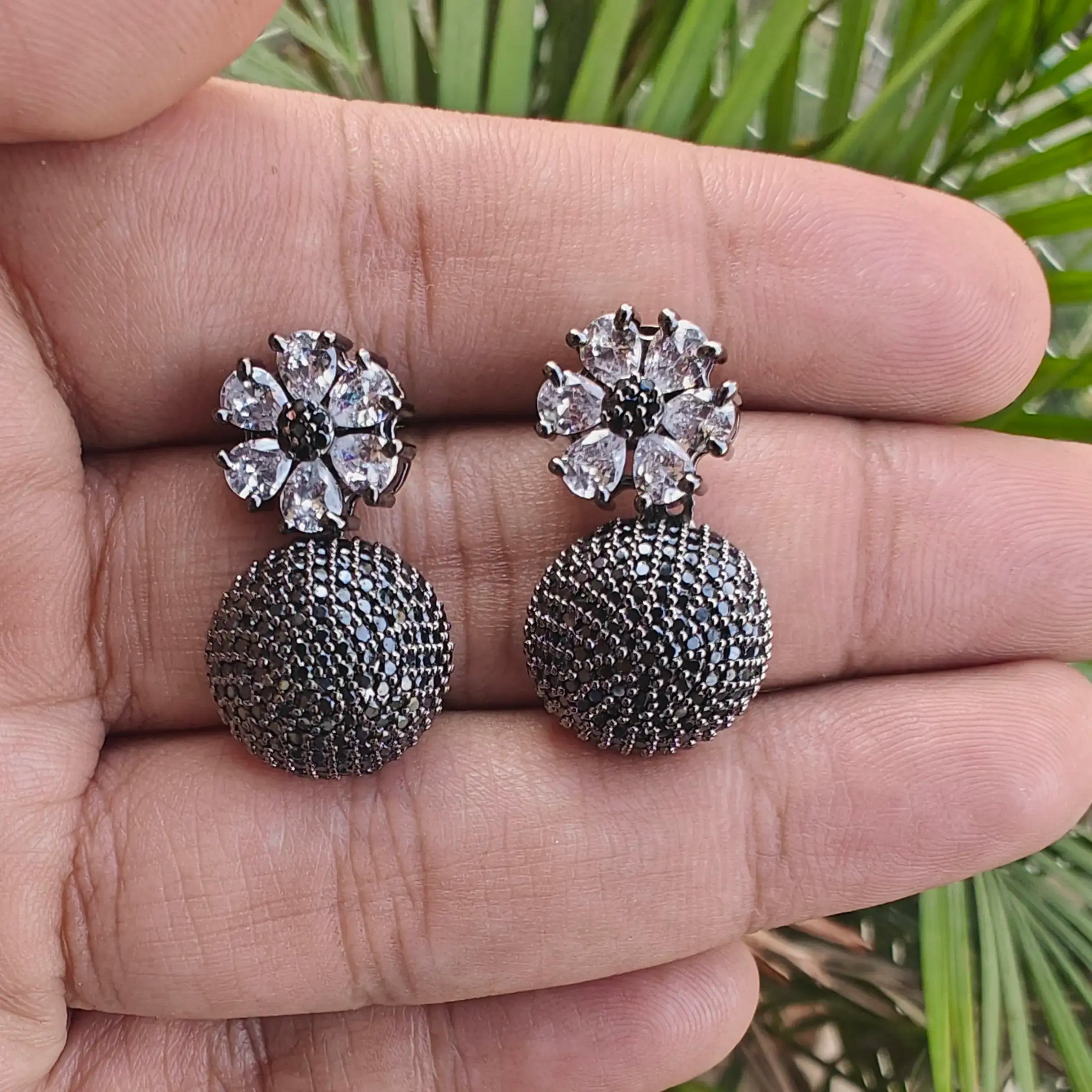 Jessi Flower Nano AD Earrings- Black