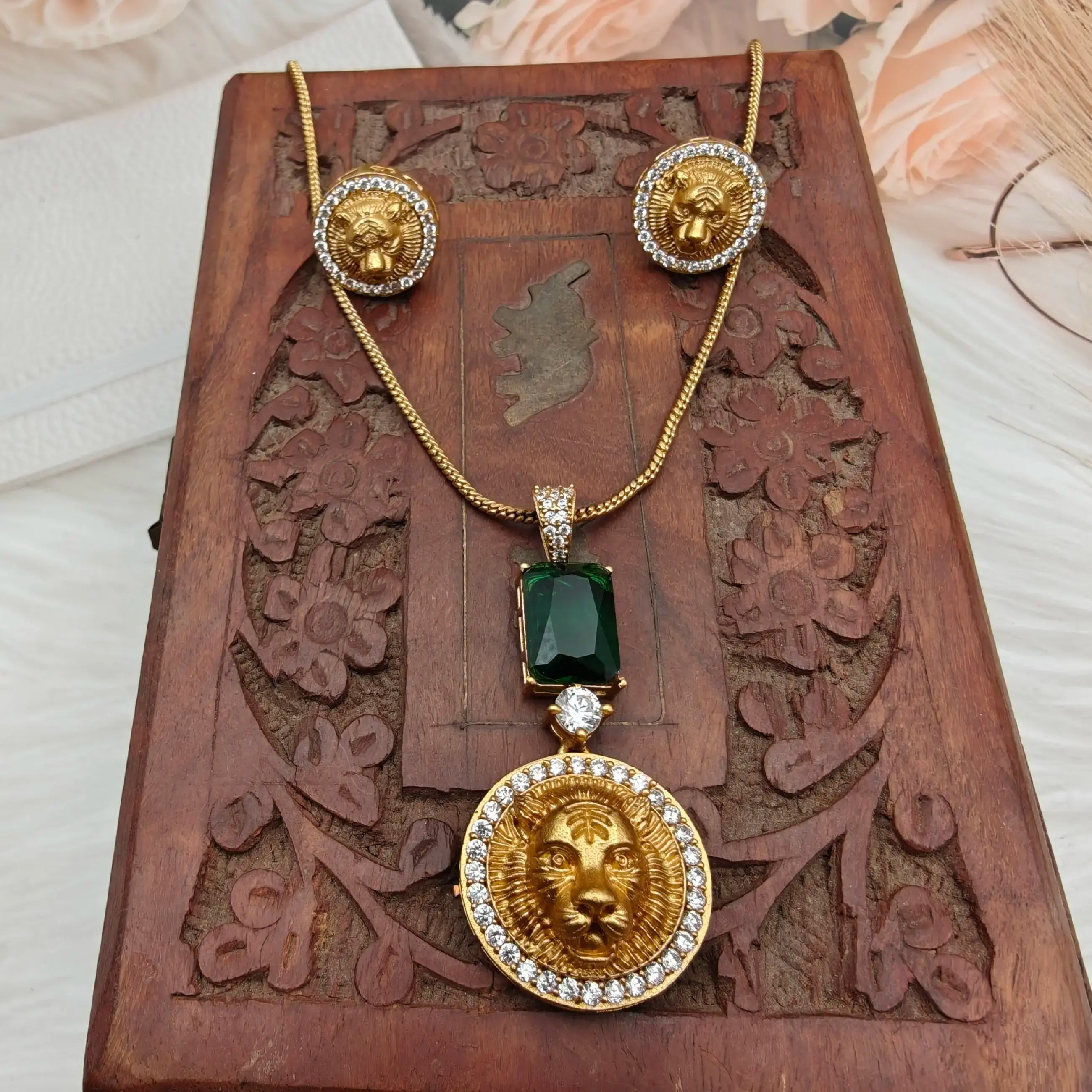 Sabya Inspired Yukti Bagh Pendant Set - Green