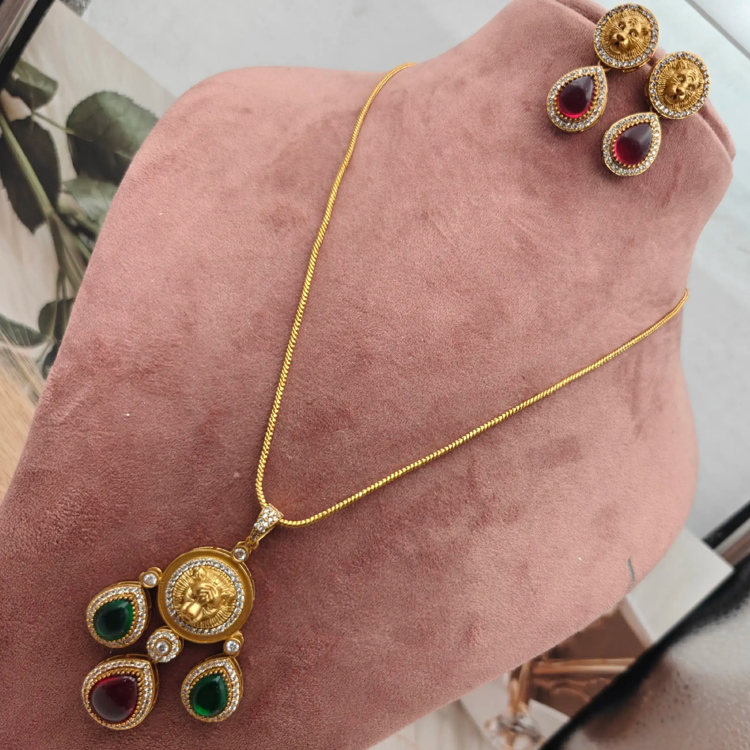 Sabyasachi Inspired Sana Pendant Set -Green N Ruby