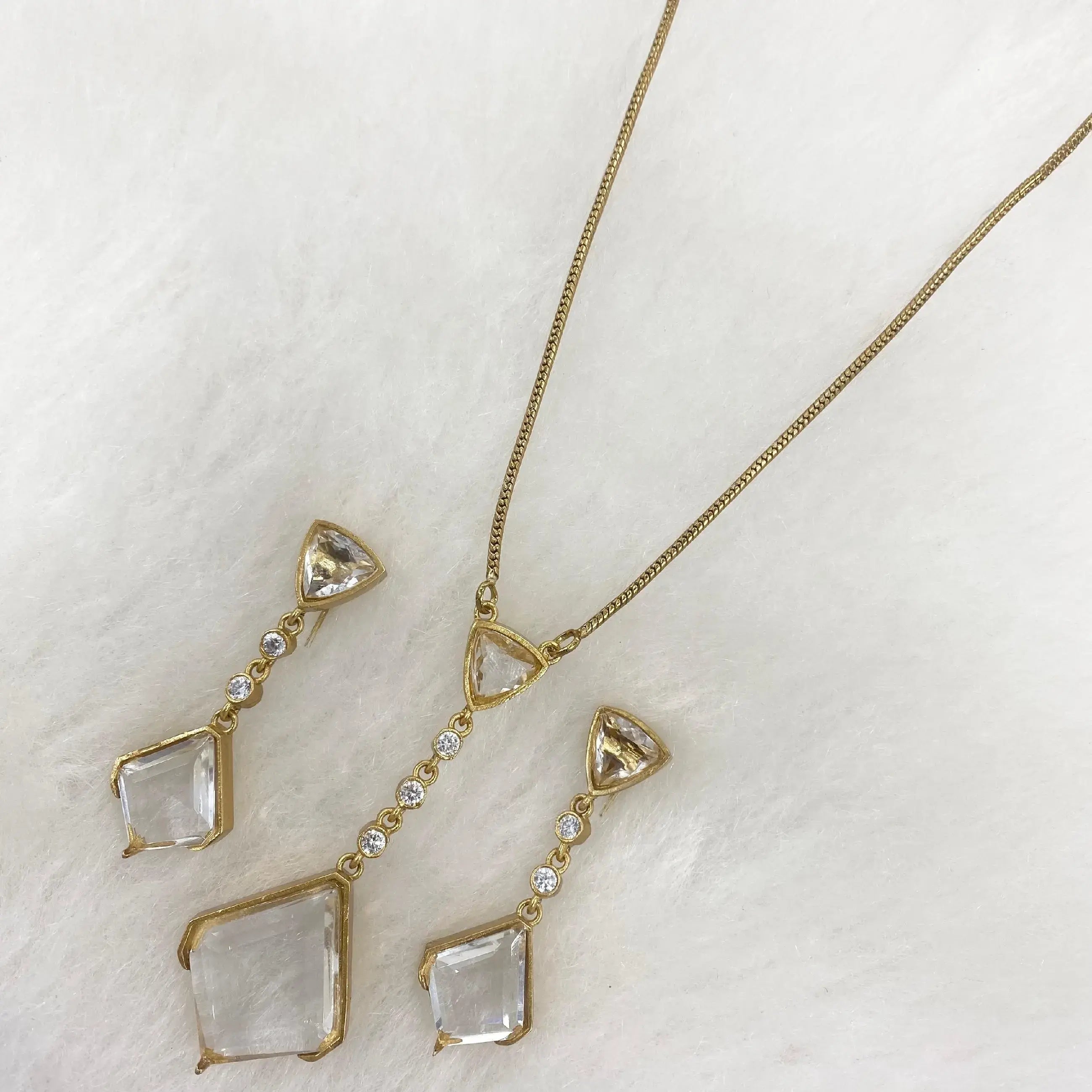 Shuraah Pendant Set - Clear White
