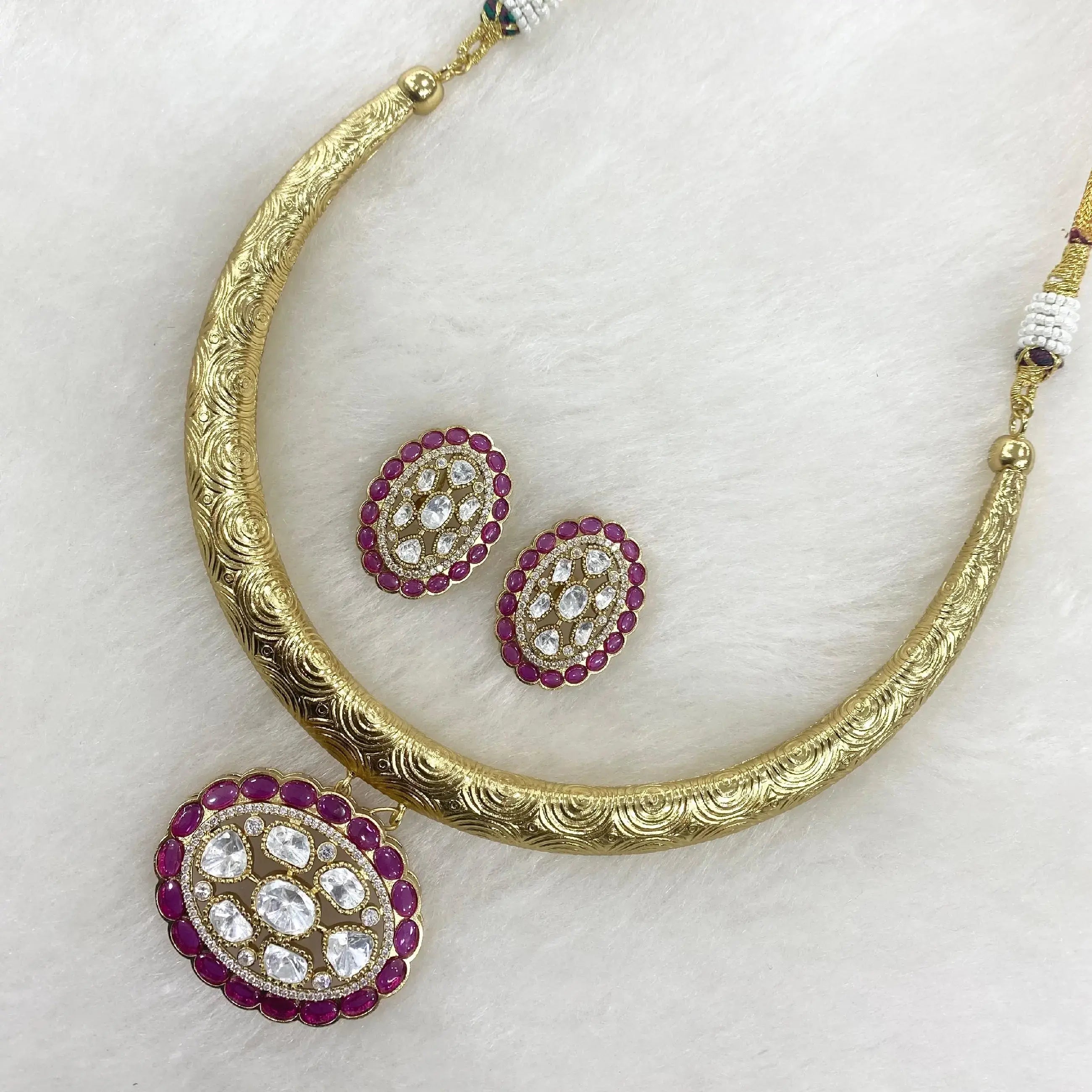 Akashi Uncut Polki Moissanite Hasli Set- Rani (Dark) Pink