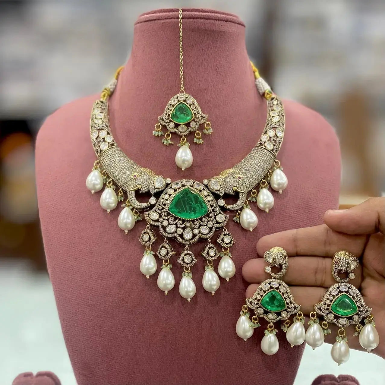 Vedna Elephant Victorian Necklace Set - Green