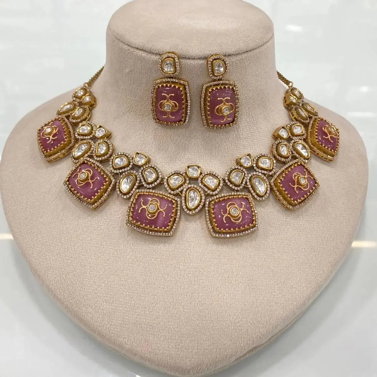 Jhanavi Pota Doublet and Shell Stone Necklace Set - Pink