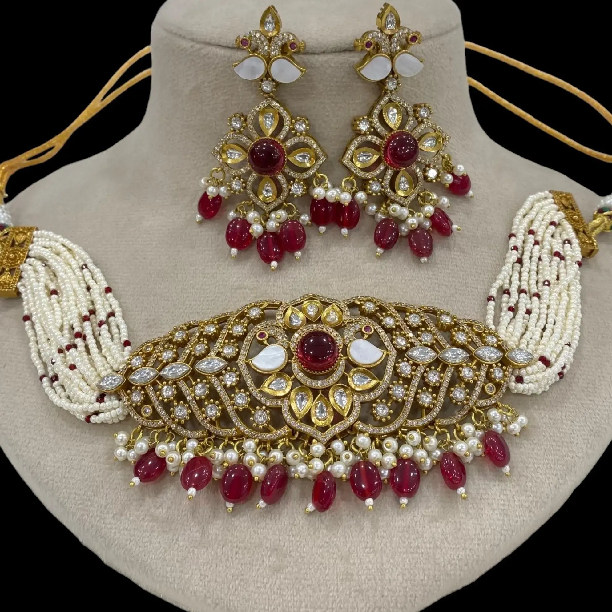 Aarzu Shell Stone And Monalisa Choker Set - Red