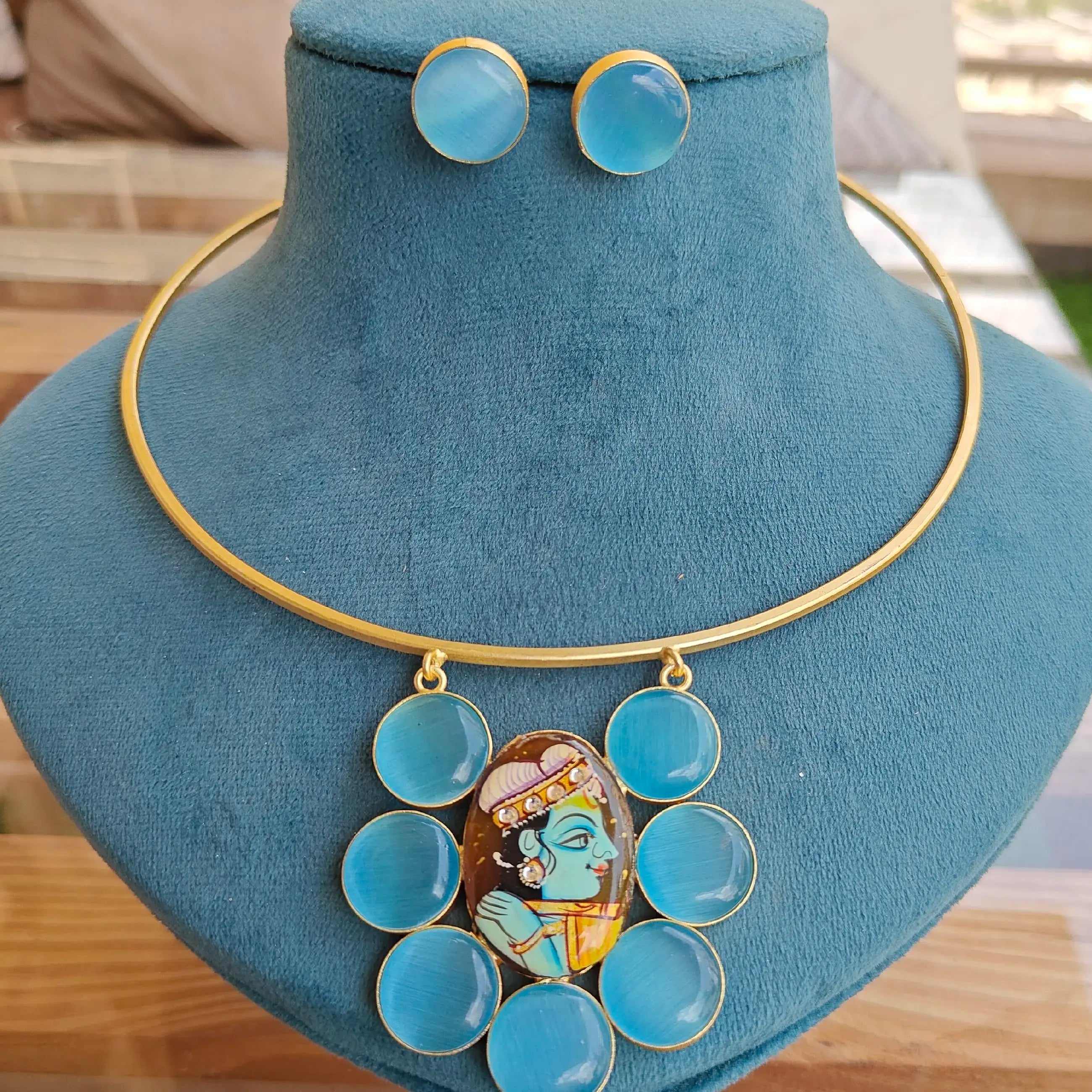 Krishna Sleek Tanjore Hasli Set- Sky Blue