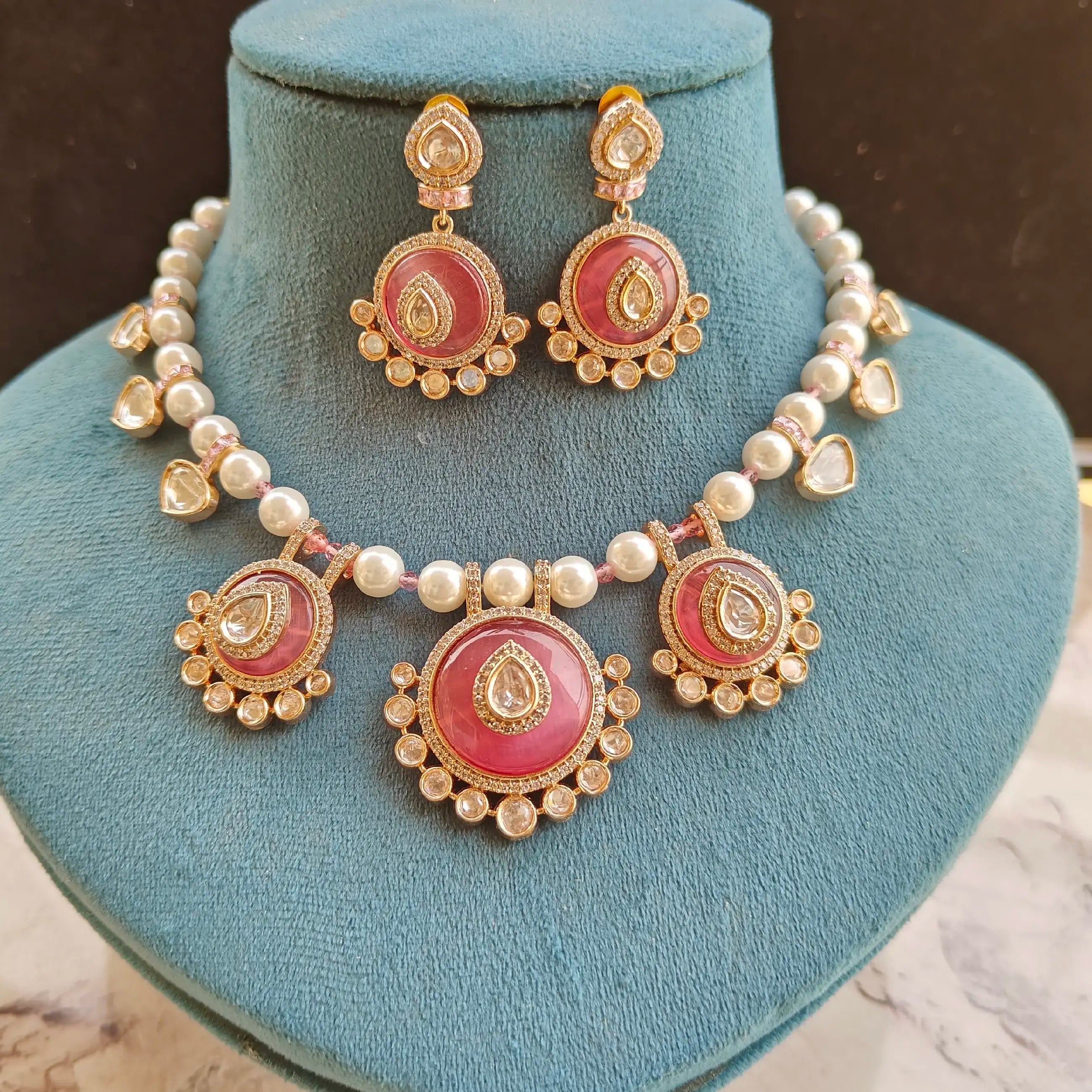 Sunheri Kundan Shanaya Pearl And Pota Stone Necklace Set - Pink