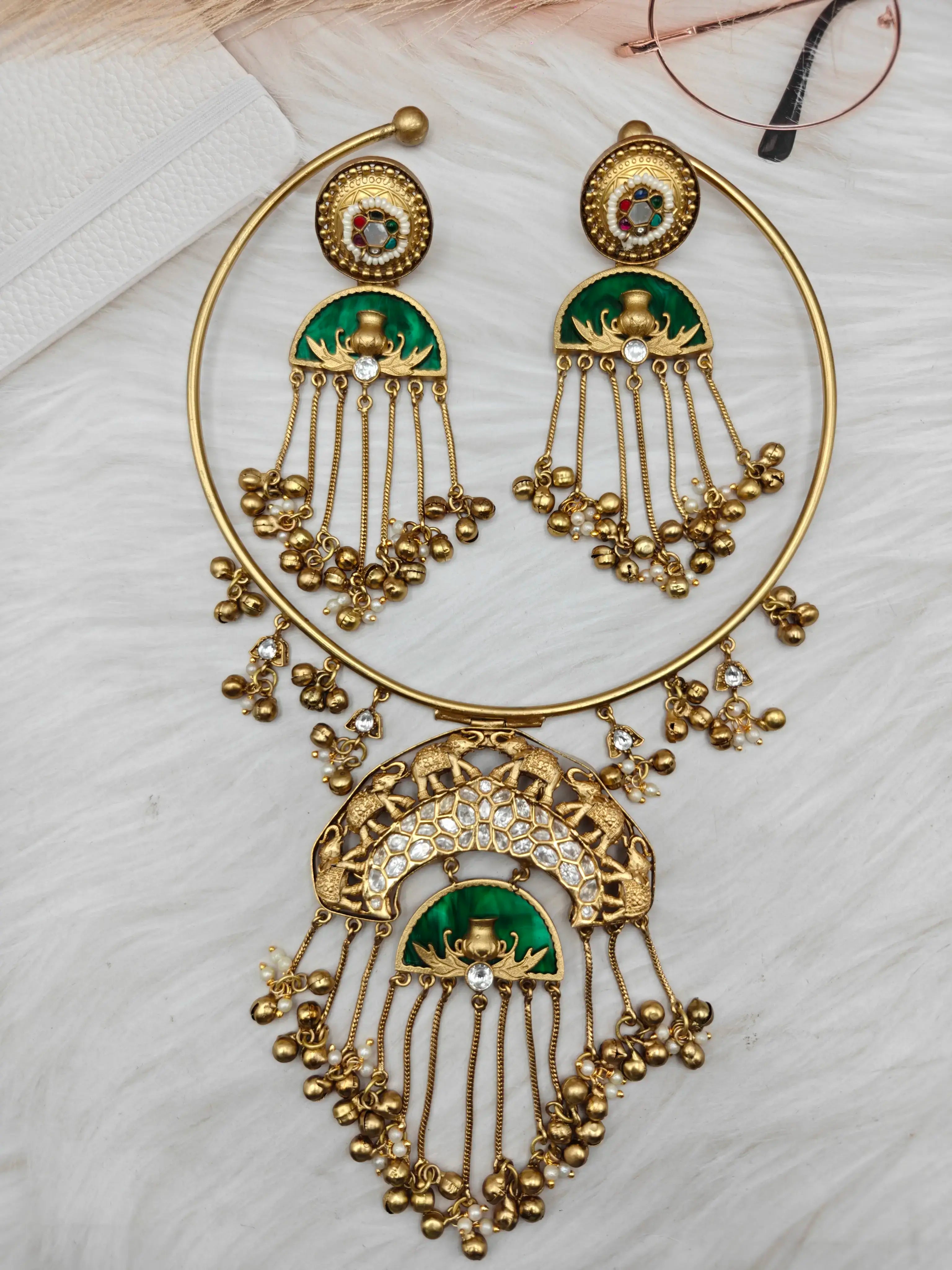 Nayika Tyani Kundan Hasli Set- Green