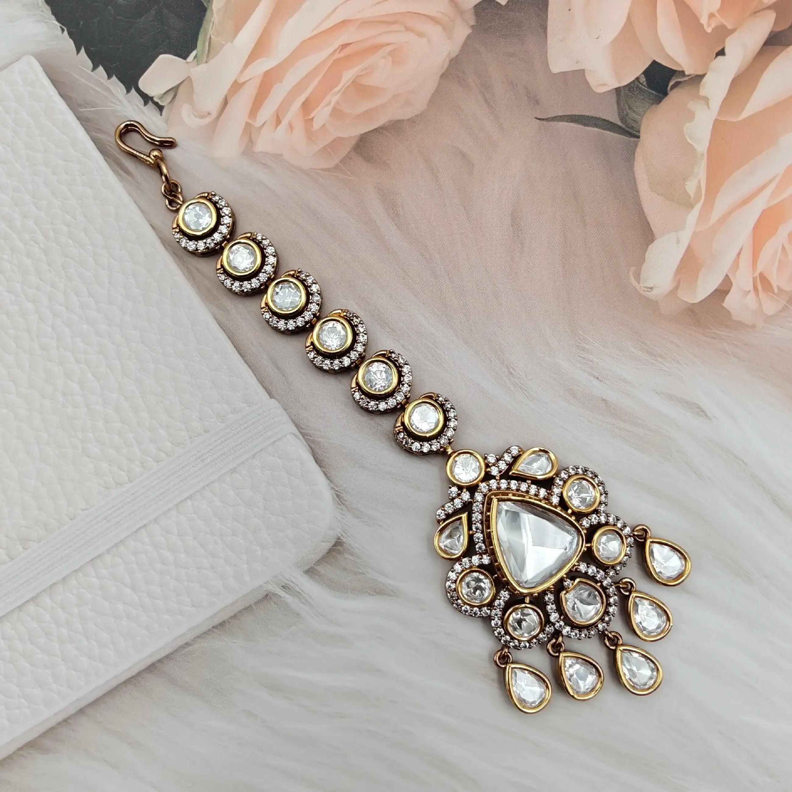 Piya Moissanite Polki Mangtikka - Plain White