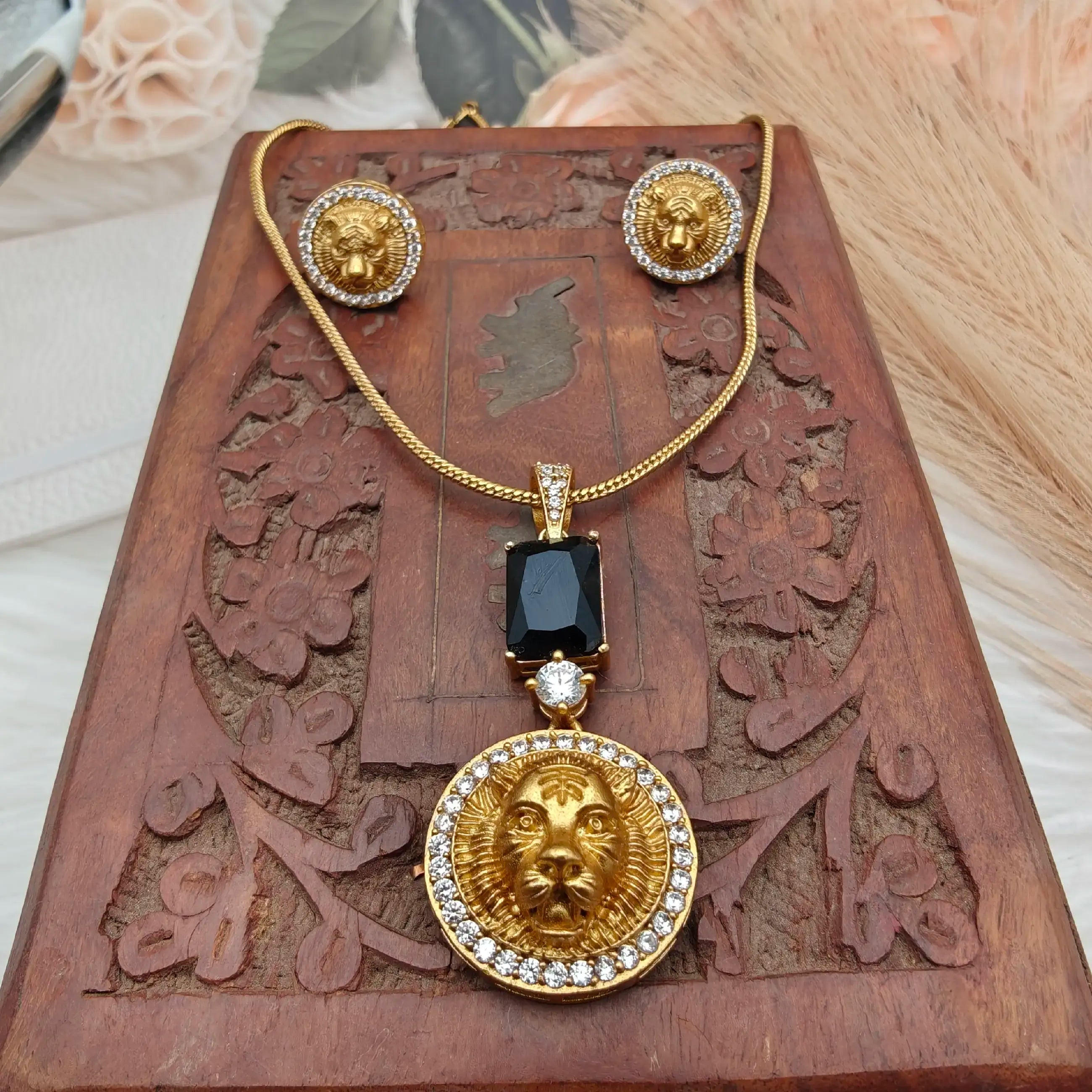 Sabya Inspired Yukti Bagh Pendant Set - Black