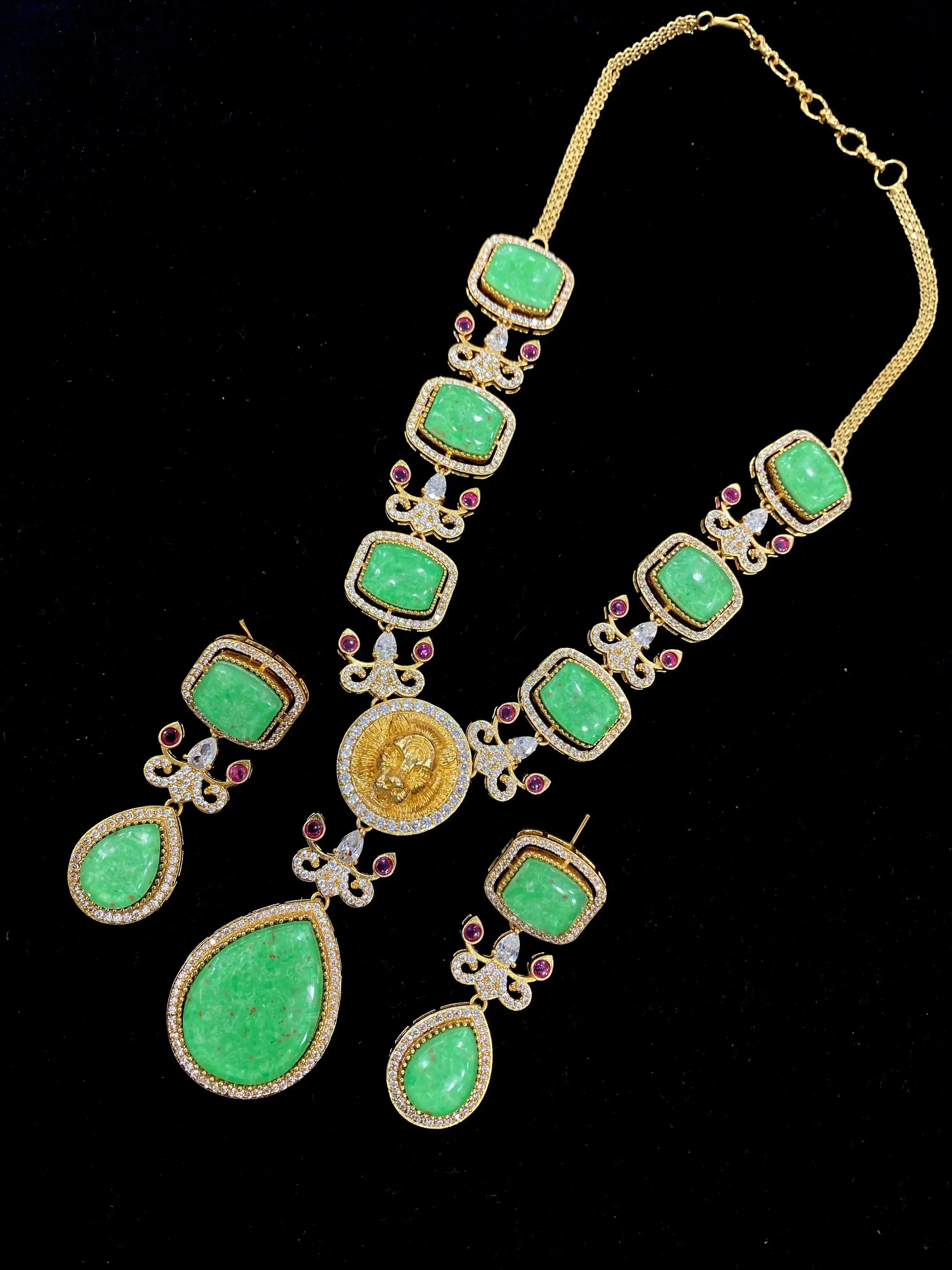 Tanishka Bagh Natural Stone Necklace Set - Green