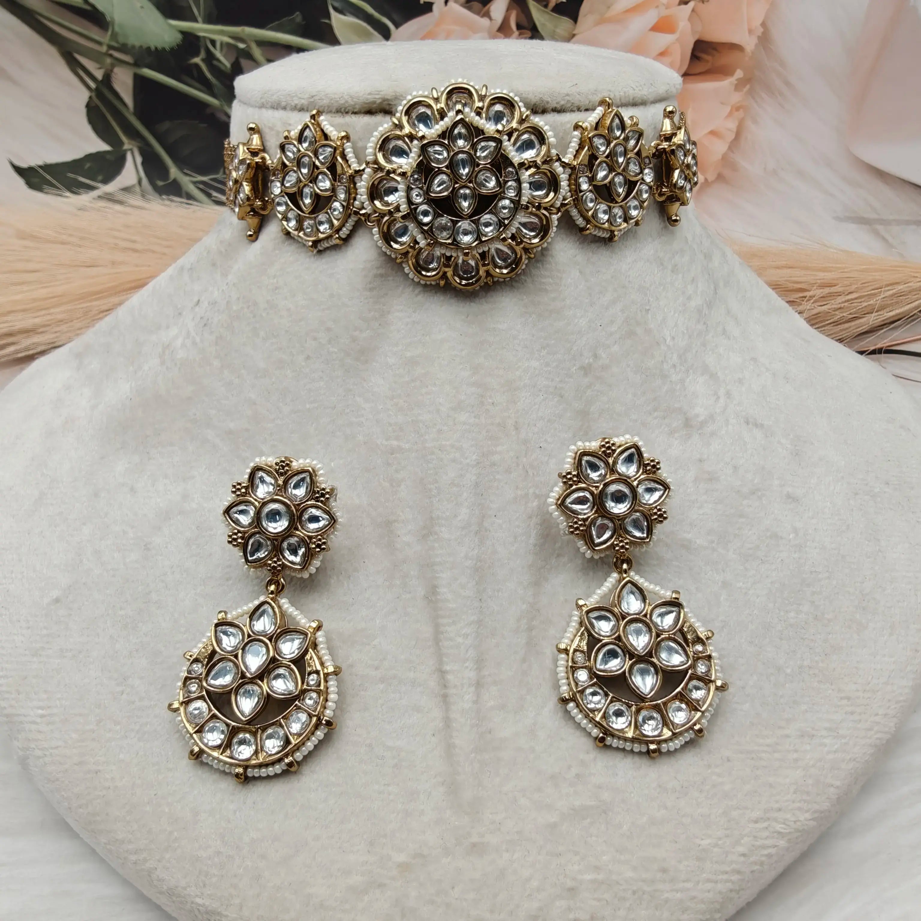 Rajsi Riwaayat Jadau Kundan Choker Set- Clear White