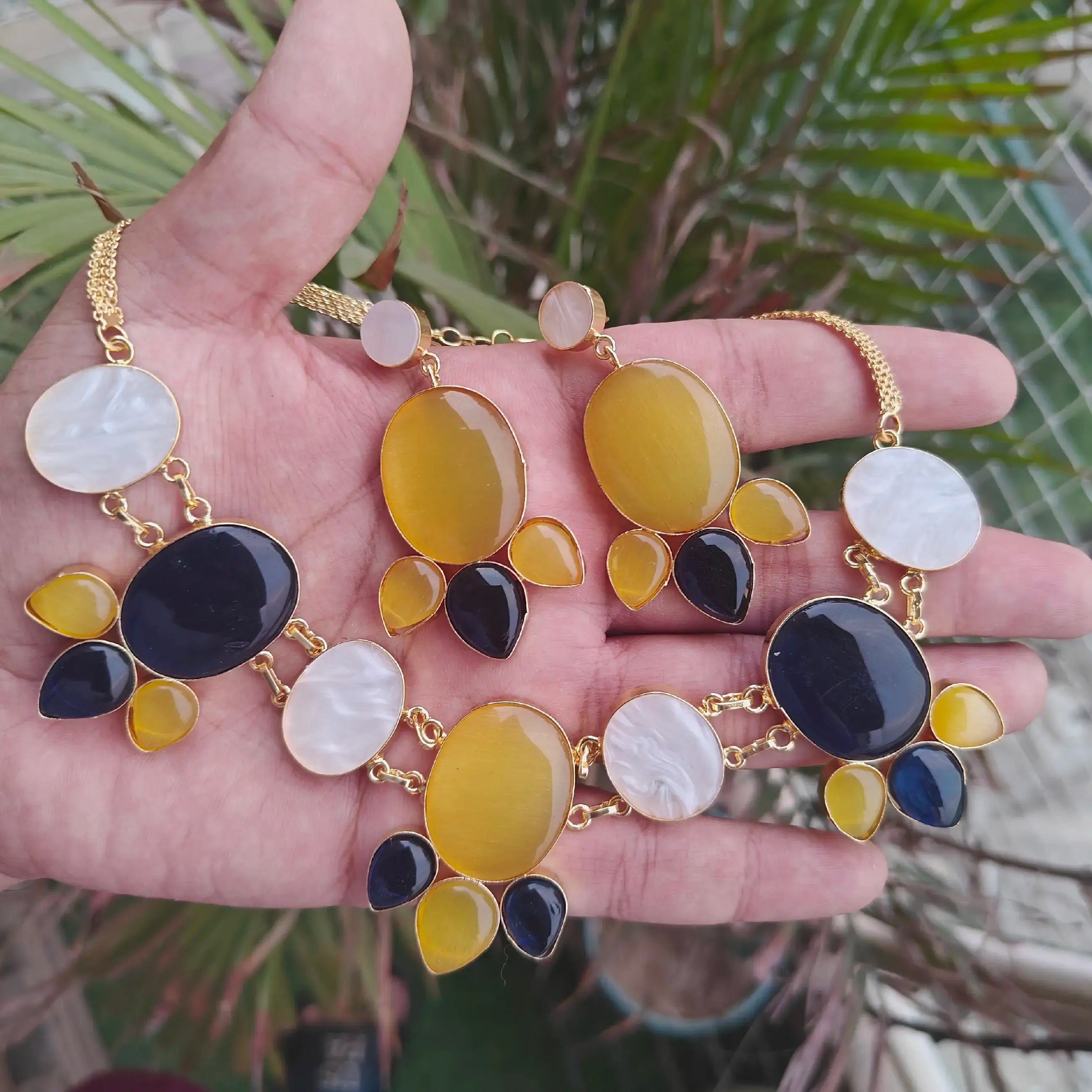 Monalisa And Shell Stone Indo-Western Necklace Set- Yellow N Blue