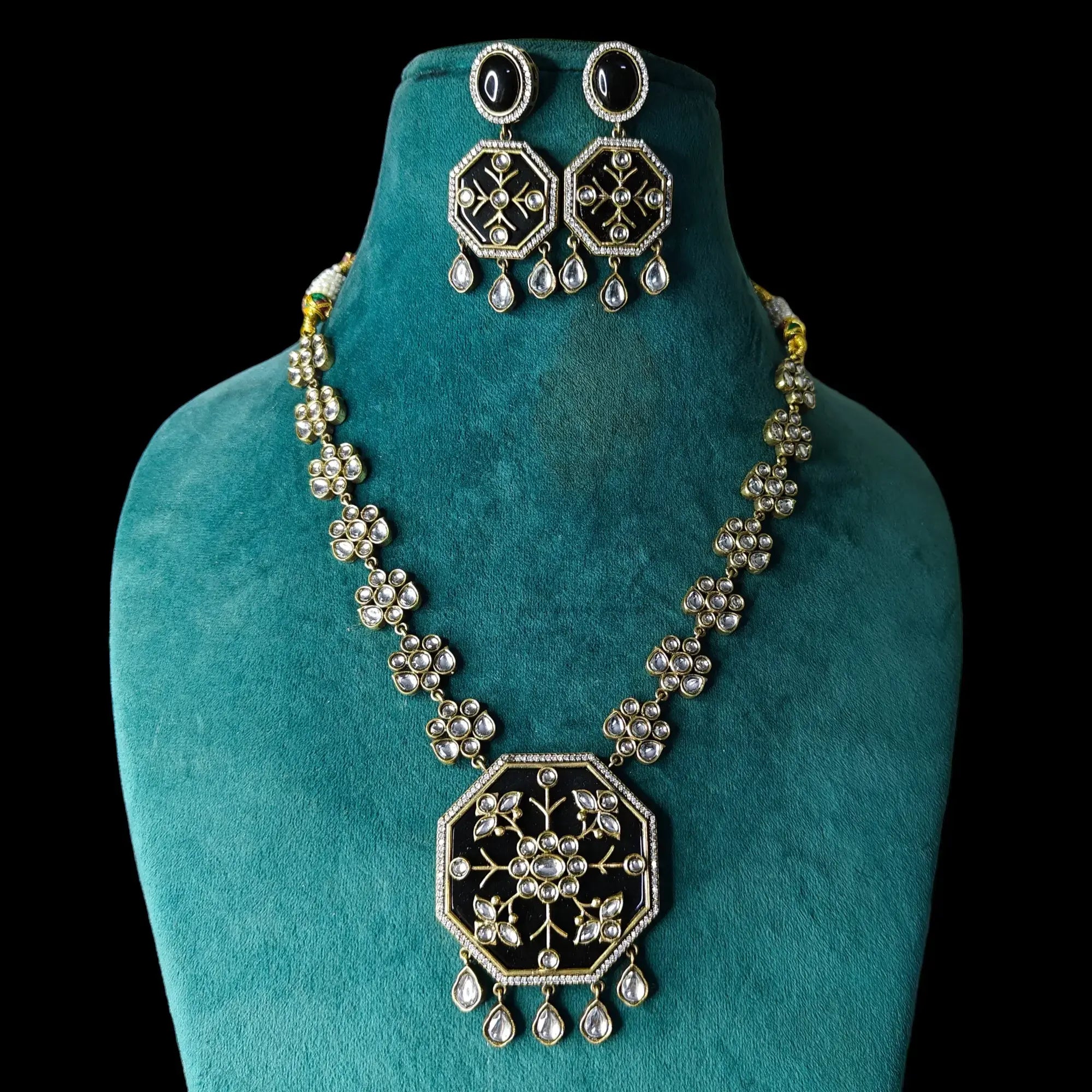 Shrini Necklace Set