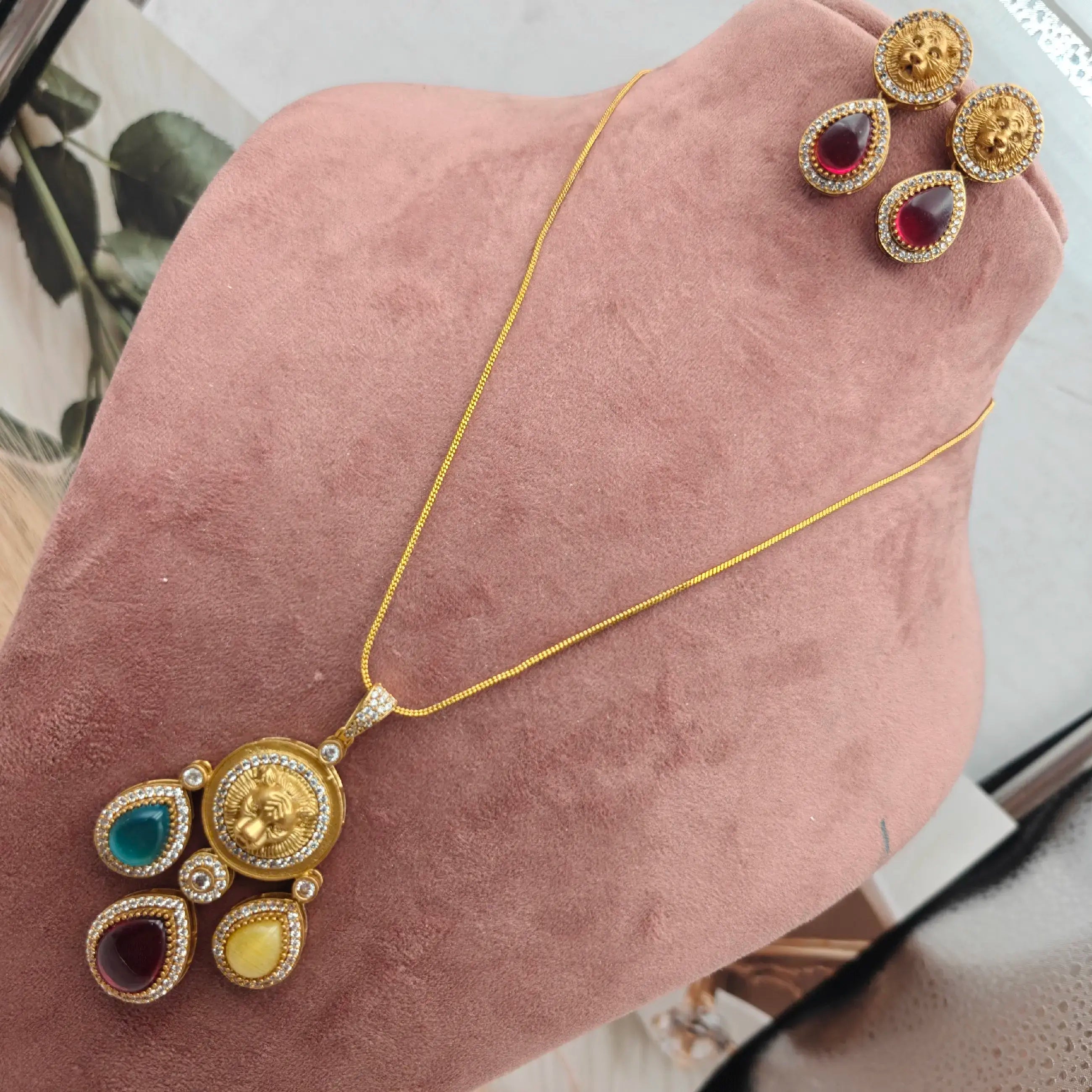 Sabyasachi Inspired Sana Pendant Set - Multi