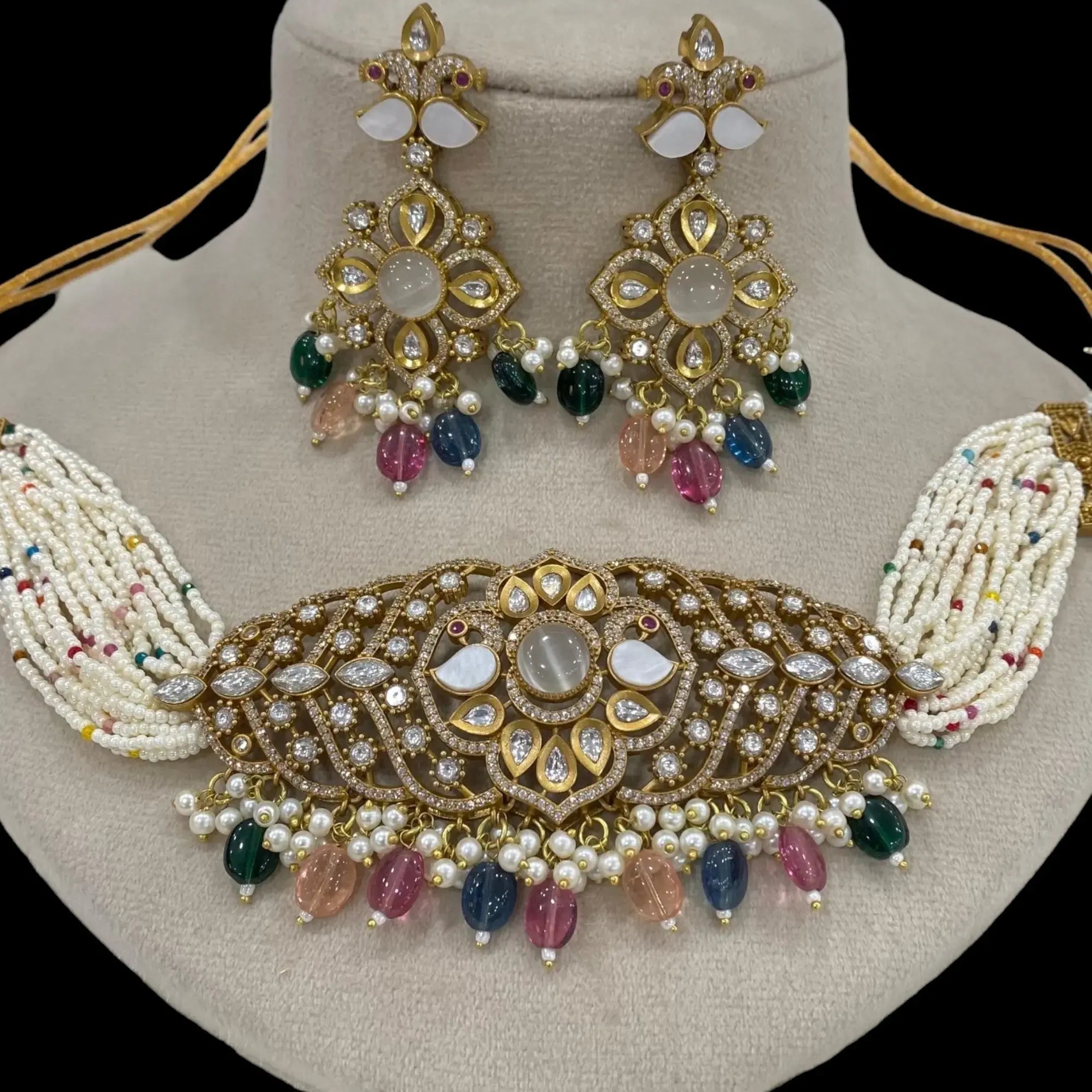 Aarzu Shell Stone And Monalisa Choker Set - Multi