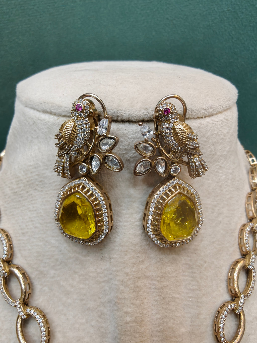 Vantara Bird Doublet Pendant Style Necklace Set- Yellow Citrine