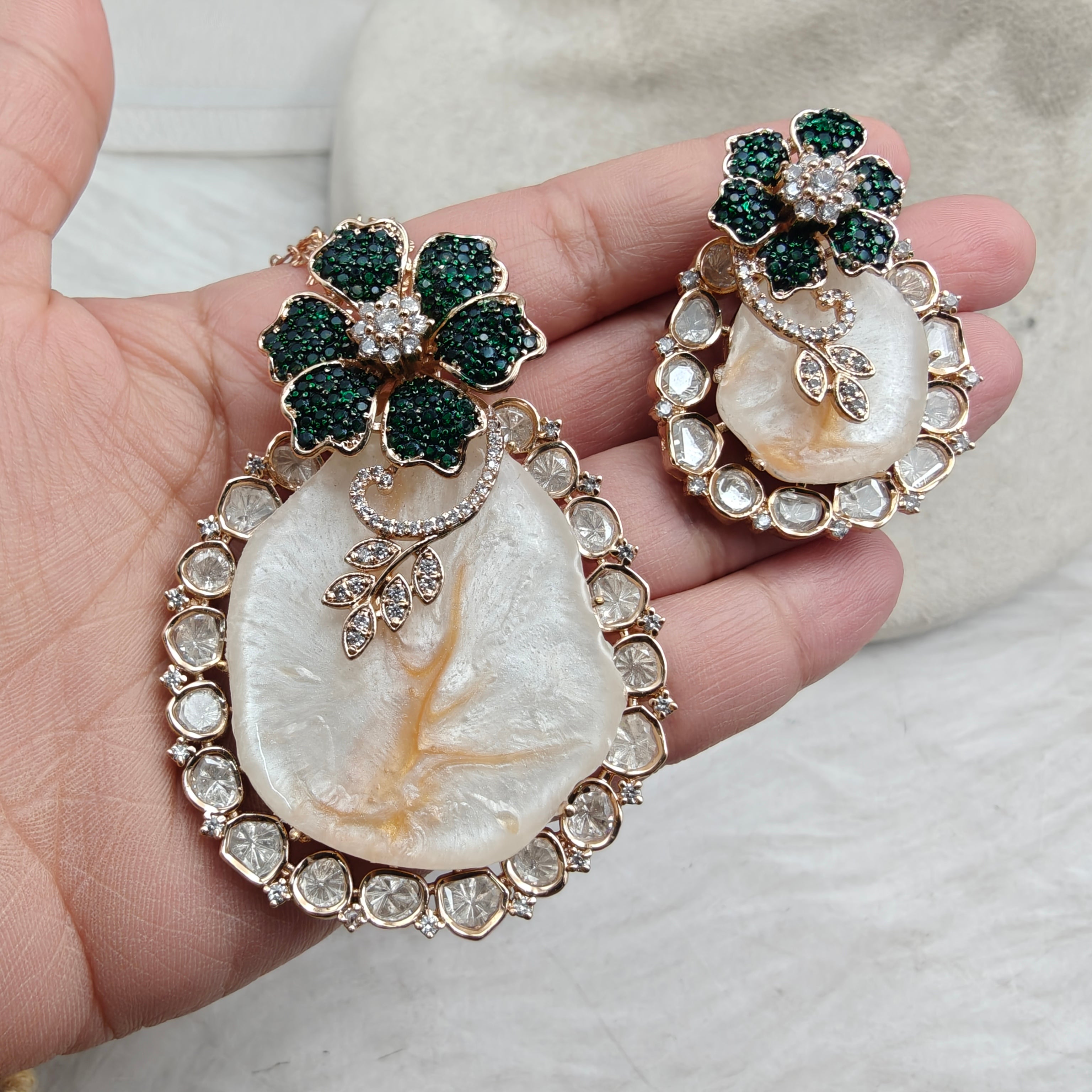 Mother of Pearl Nidah Pendant Set- Green n Clear White