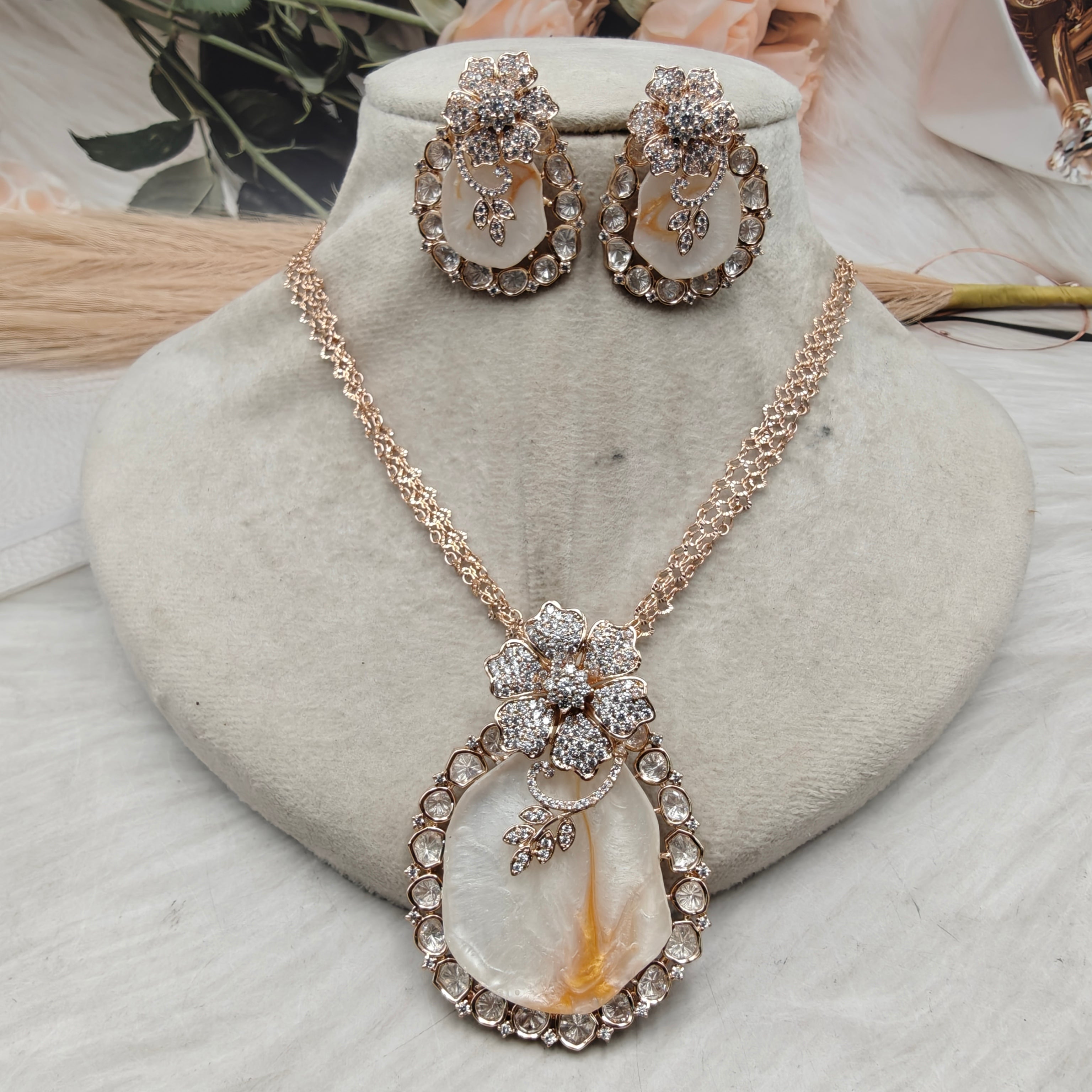 Mother of Pearl Nidah Pendant Set- Clear White