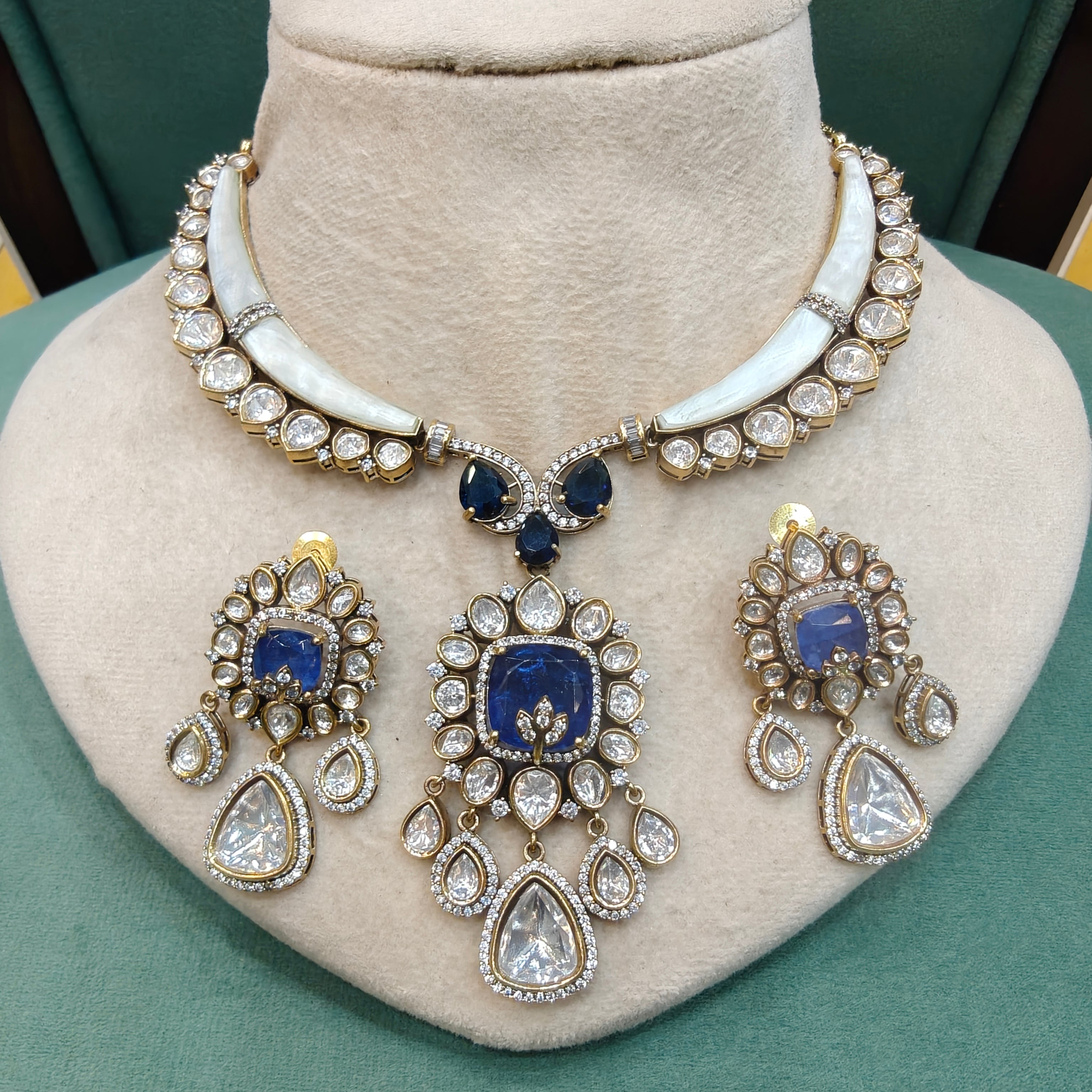Elira Shell Stone and Doublet Hasli Style Necklace Set- Blue