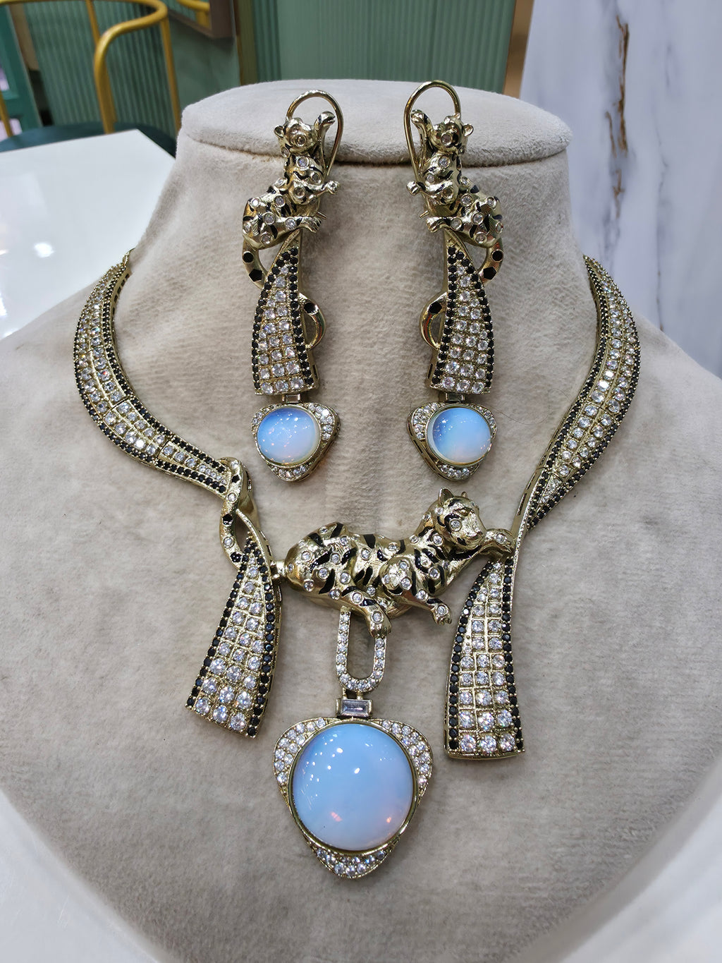 Sama Panther Designer Necklace Set- White Opal and Black