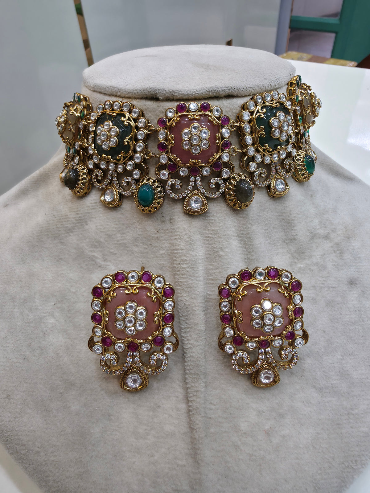 Emari Sabya Heritage Inspired Choker Necklace Set- Multi
