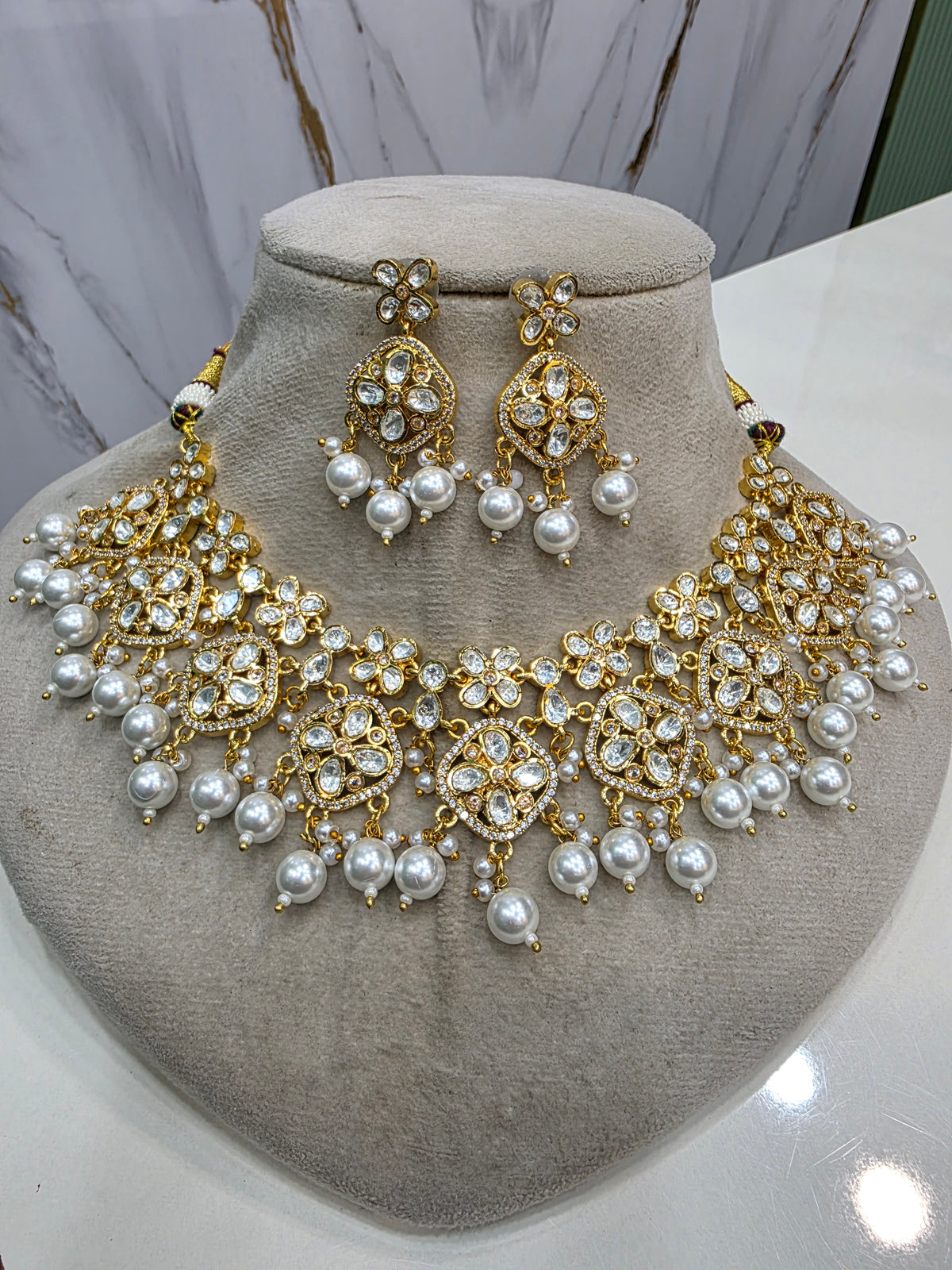 Avida Moissanite Kundan Heritage Necklace Set- White