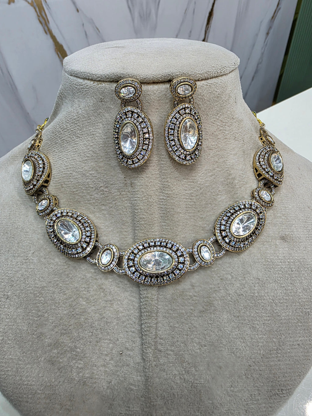 Aashi Statement Sleek Choker Necklace Set- White Neutral Polki