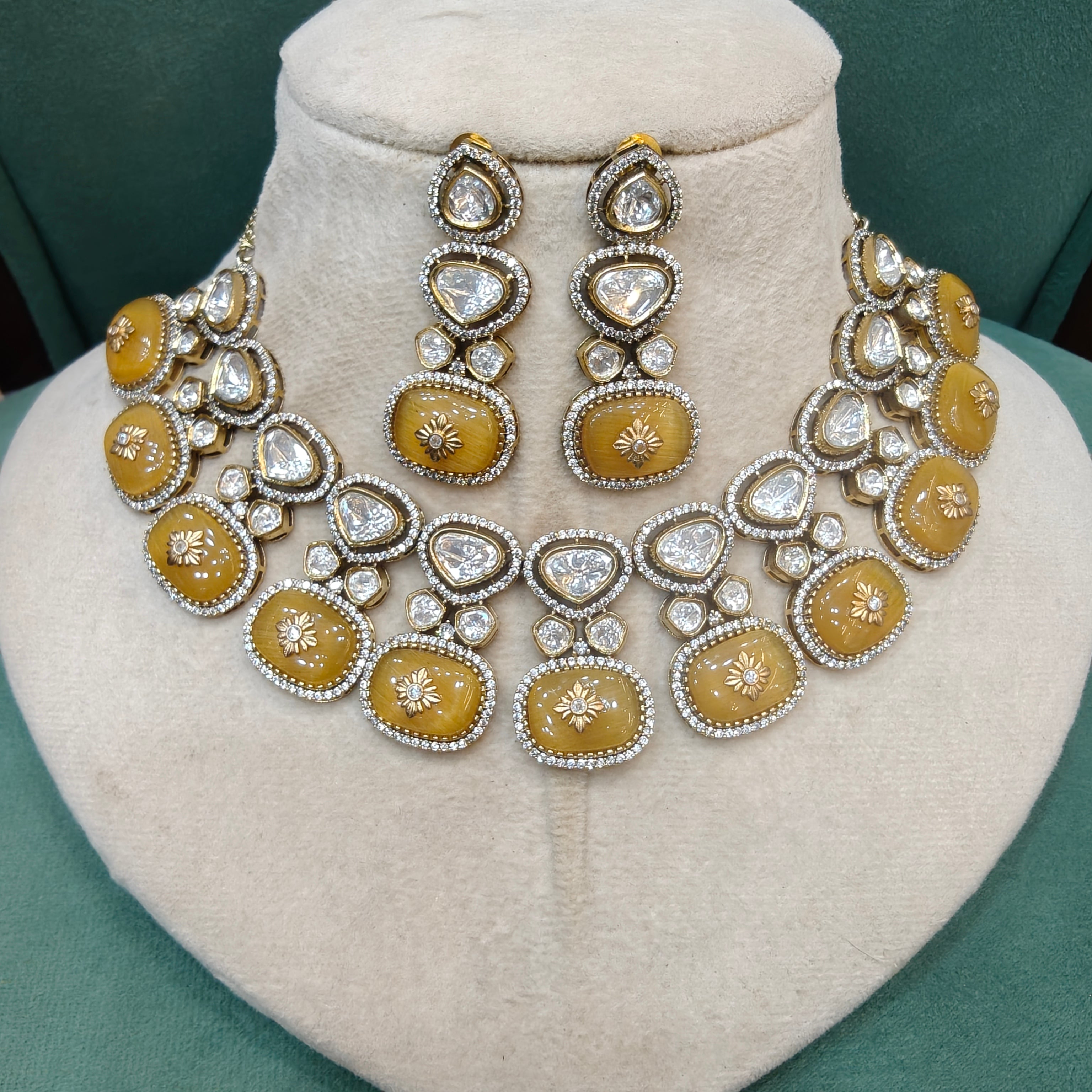 Amanat Pota Stone Necklace Set- Yellow