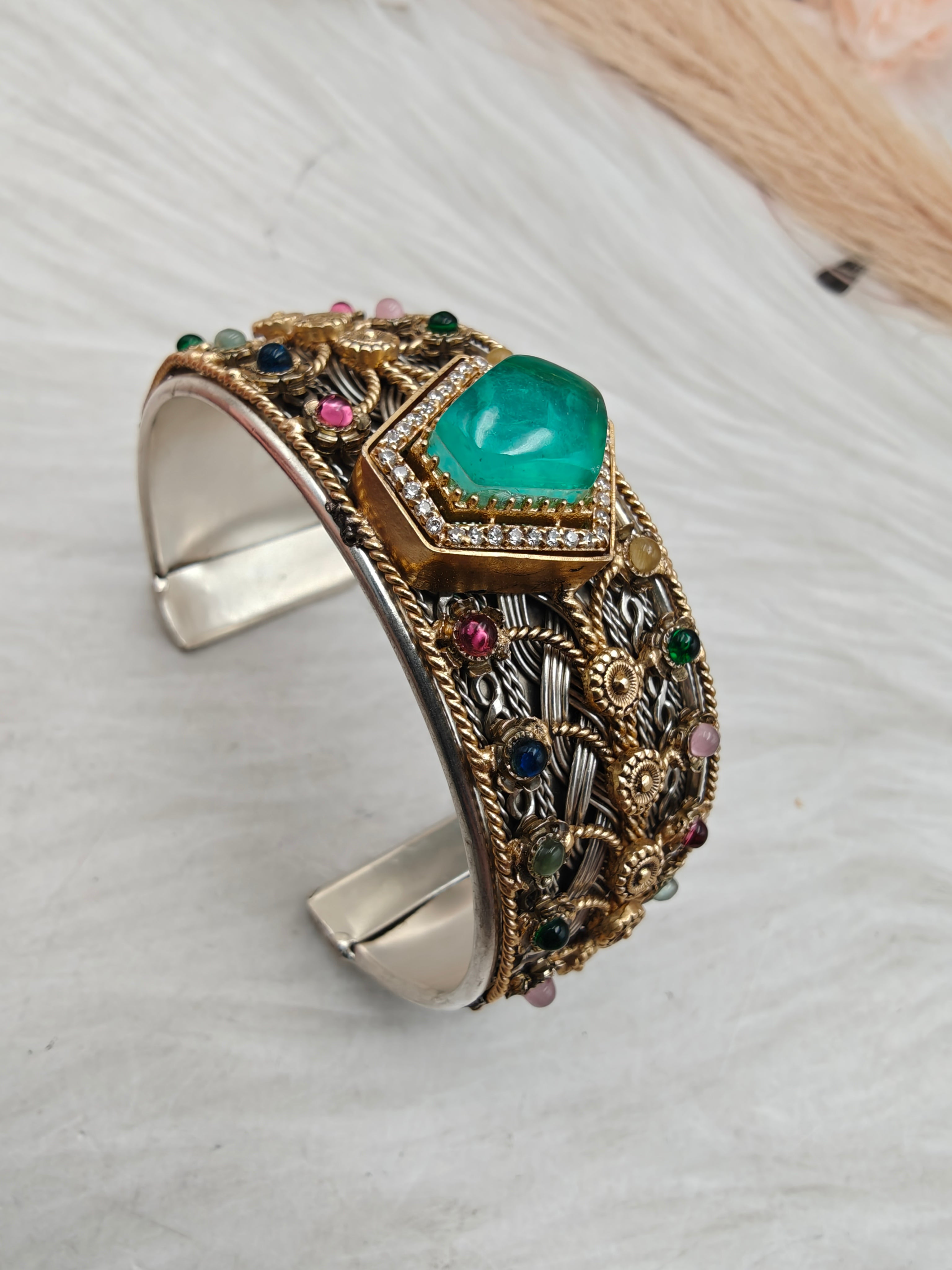 Meenakshi Dual Tone Handcrafted Doublet Handcuff- Mint