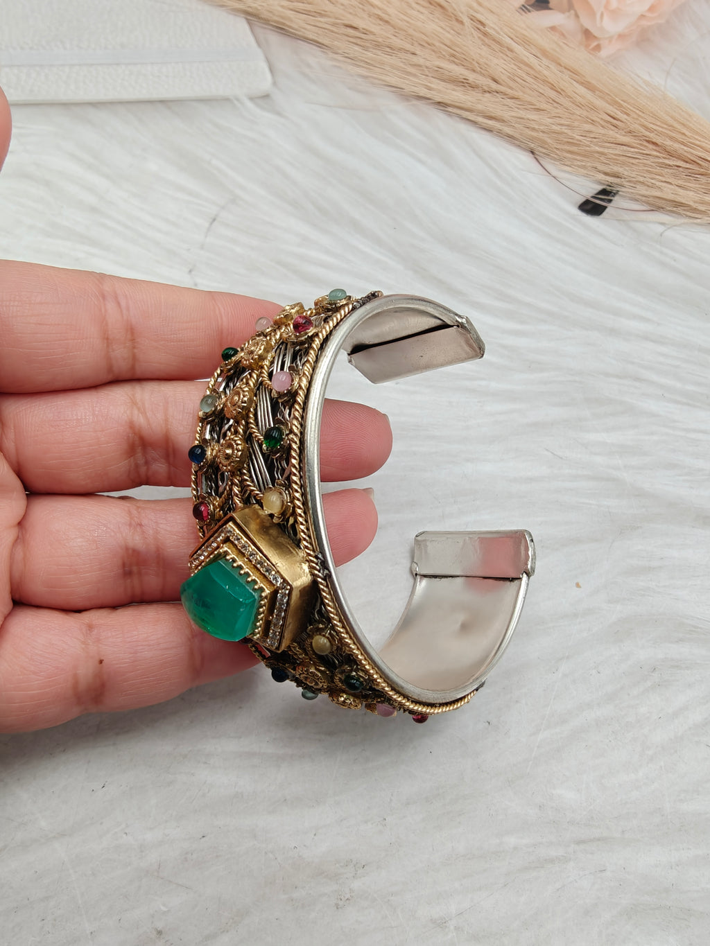Meenakshi Dual Tone Handcrafted Doublet Handcuff- Mint