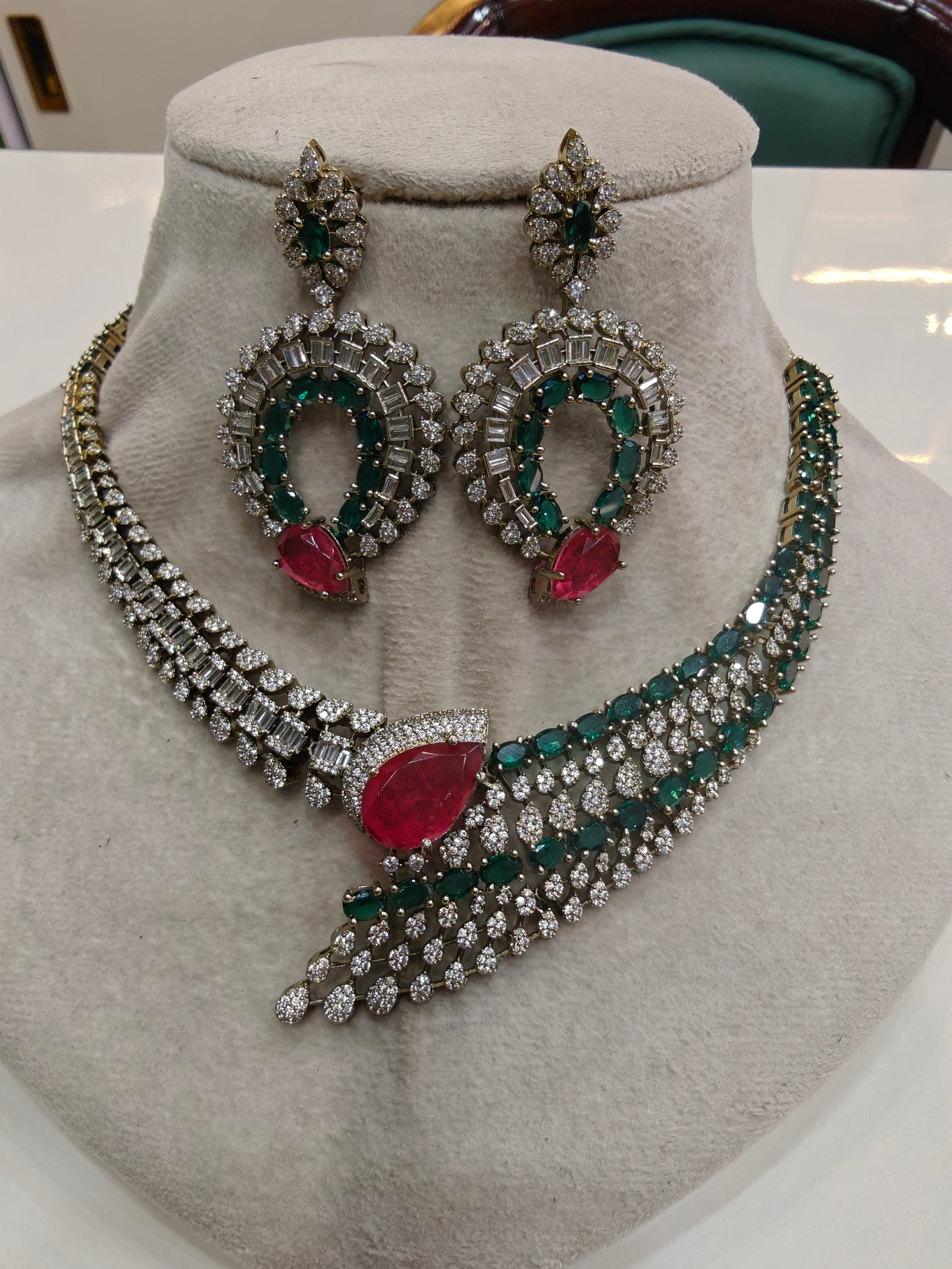 Avinoor AD and Doublet Designer concept Necklace Set- Green and Red
