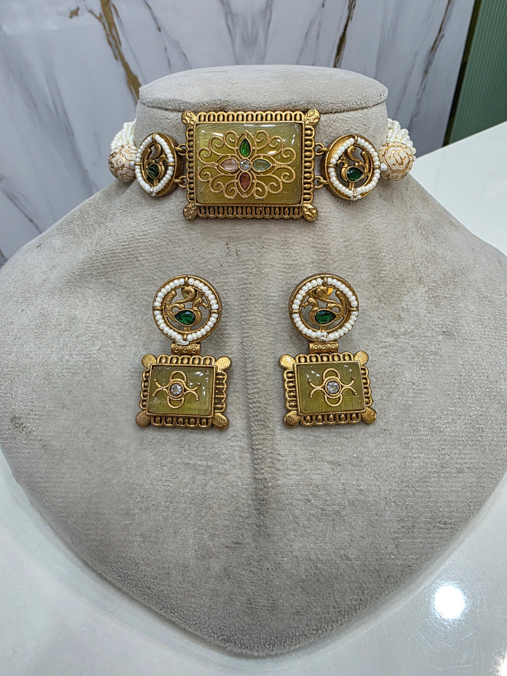 Aditi Holdali Choker Set- Yellow