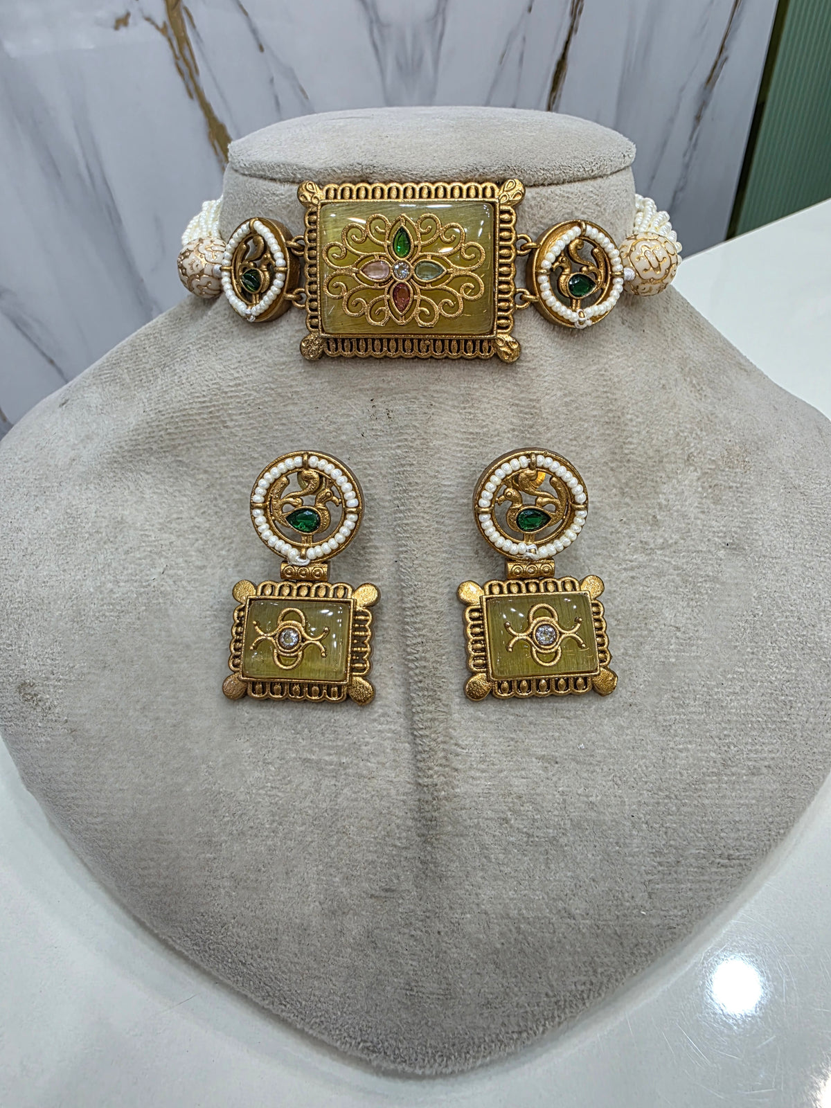 Aditi Holdali Choker Set- Yellow