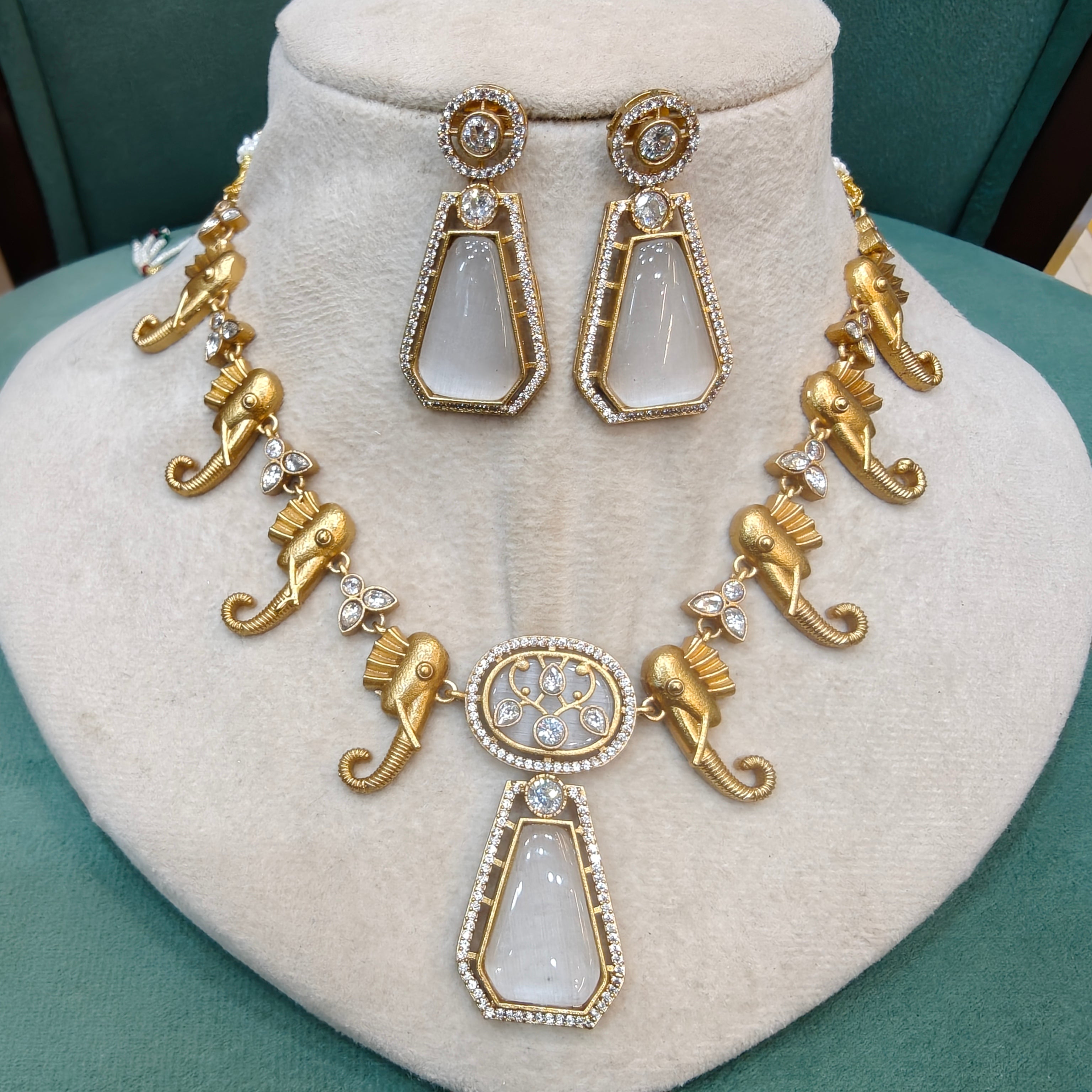 Gajraj Holdali Necklace Set- White